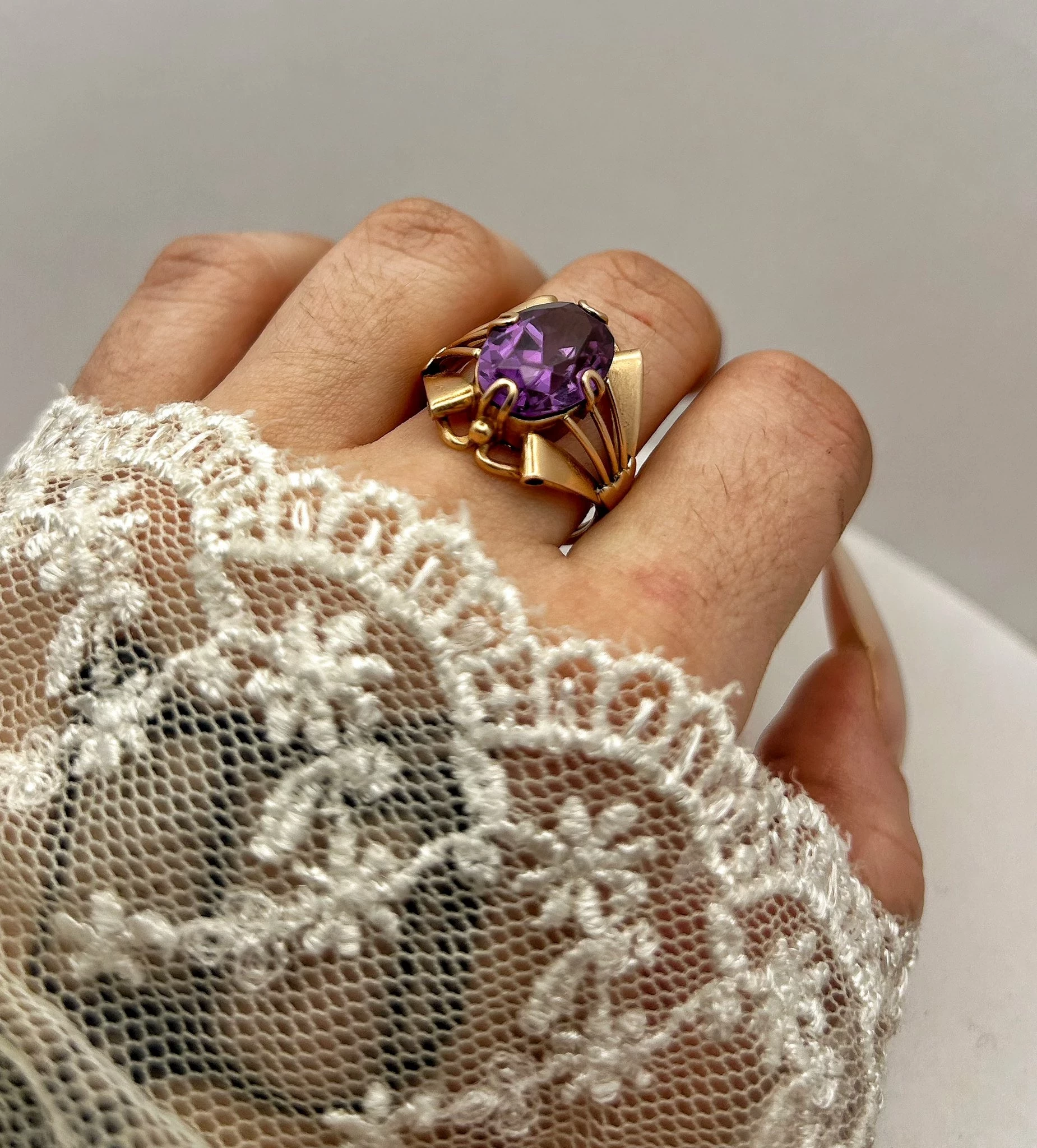 wyrob-jubilerski-uzywany-1x-zloty-pierscien-z-fioletowym-oczkiem-rodzaj-2205-2