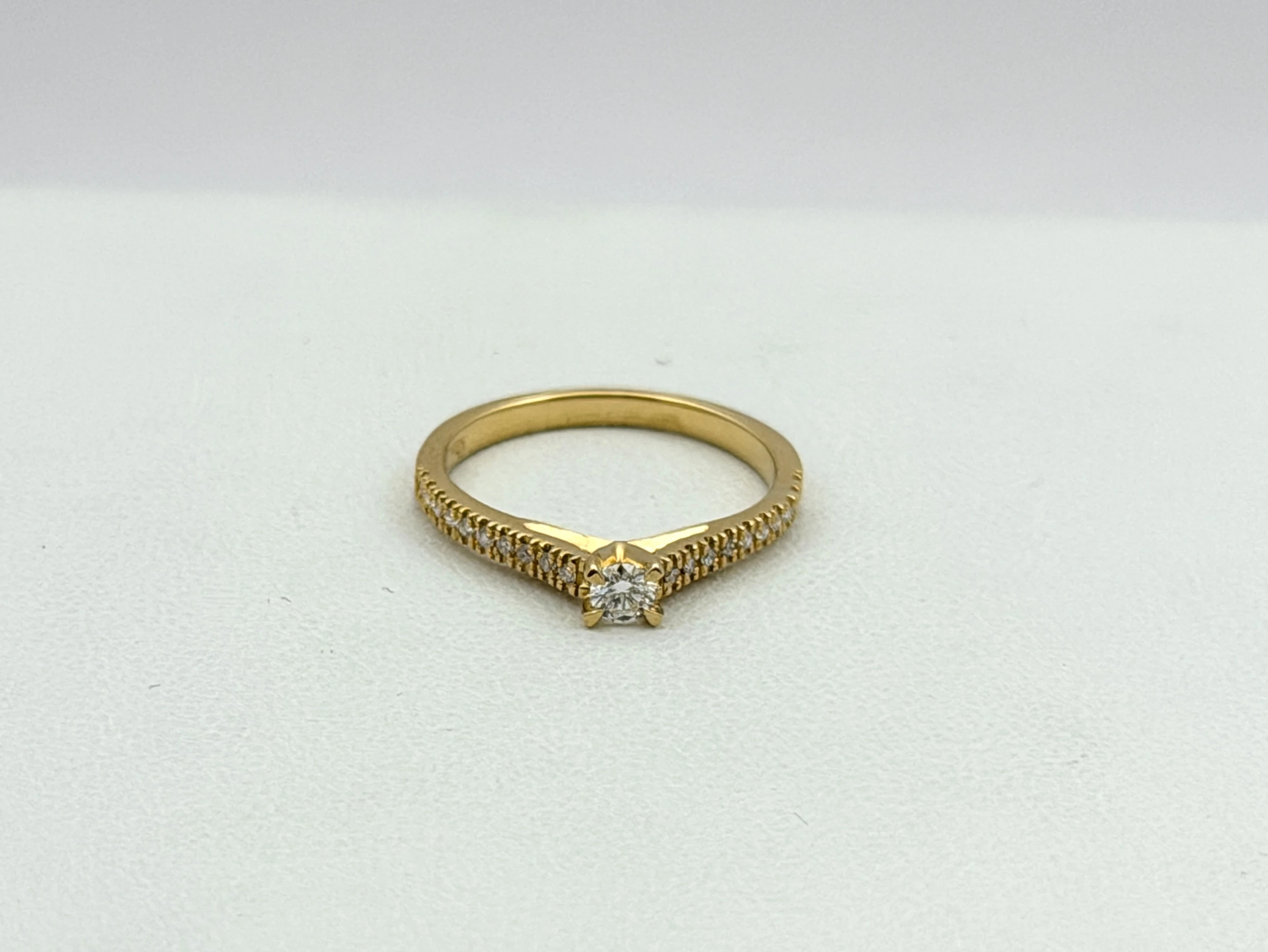 zloty-pierscionek-z-diamentami-009ct019ct-750-18k-r8-174g-wlotowa-5b-krakow