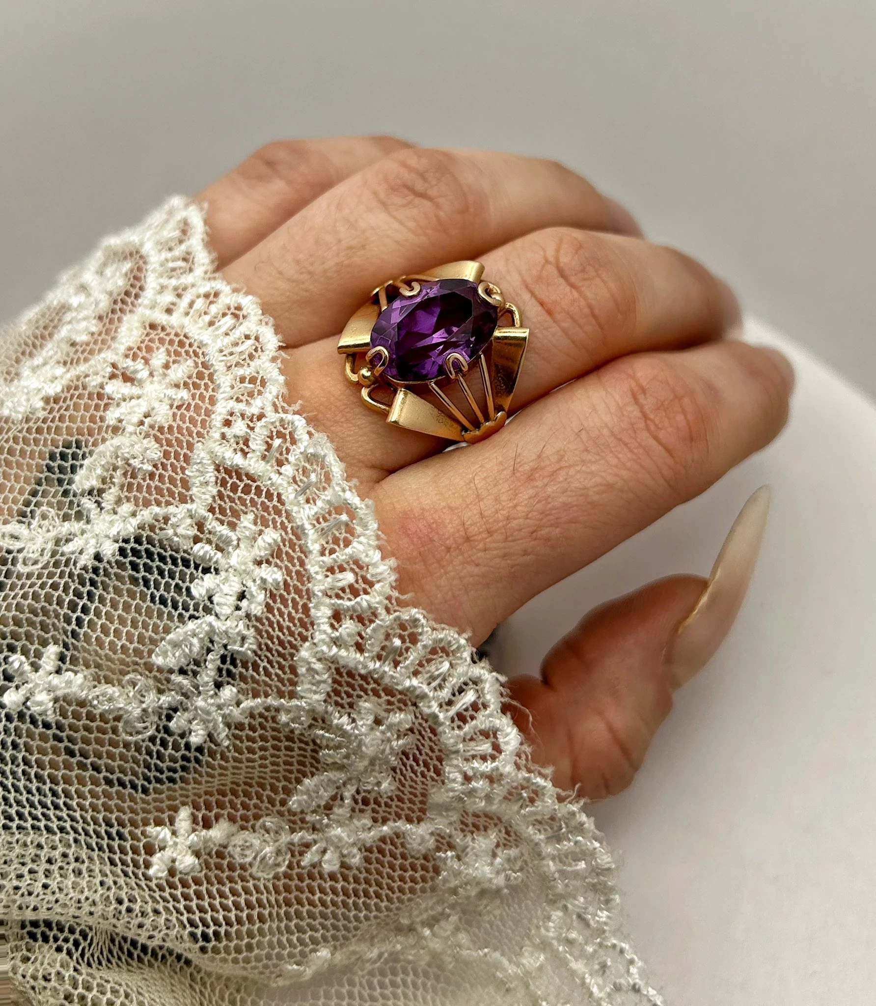 wyrob-jubilerski-uzywany-1x-zloty-pierscien-z-fioletowym-oczkiem-stan-11323-2
