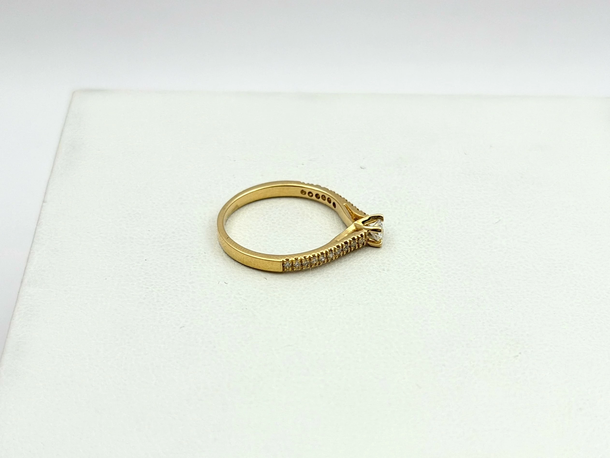 zloty-pierscionek-z-diamentami-009ct019ct-750-18k-r8-174g-kolor-249512-1647429