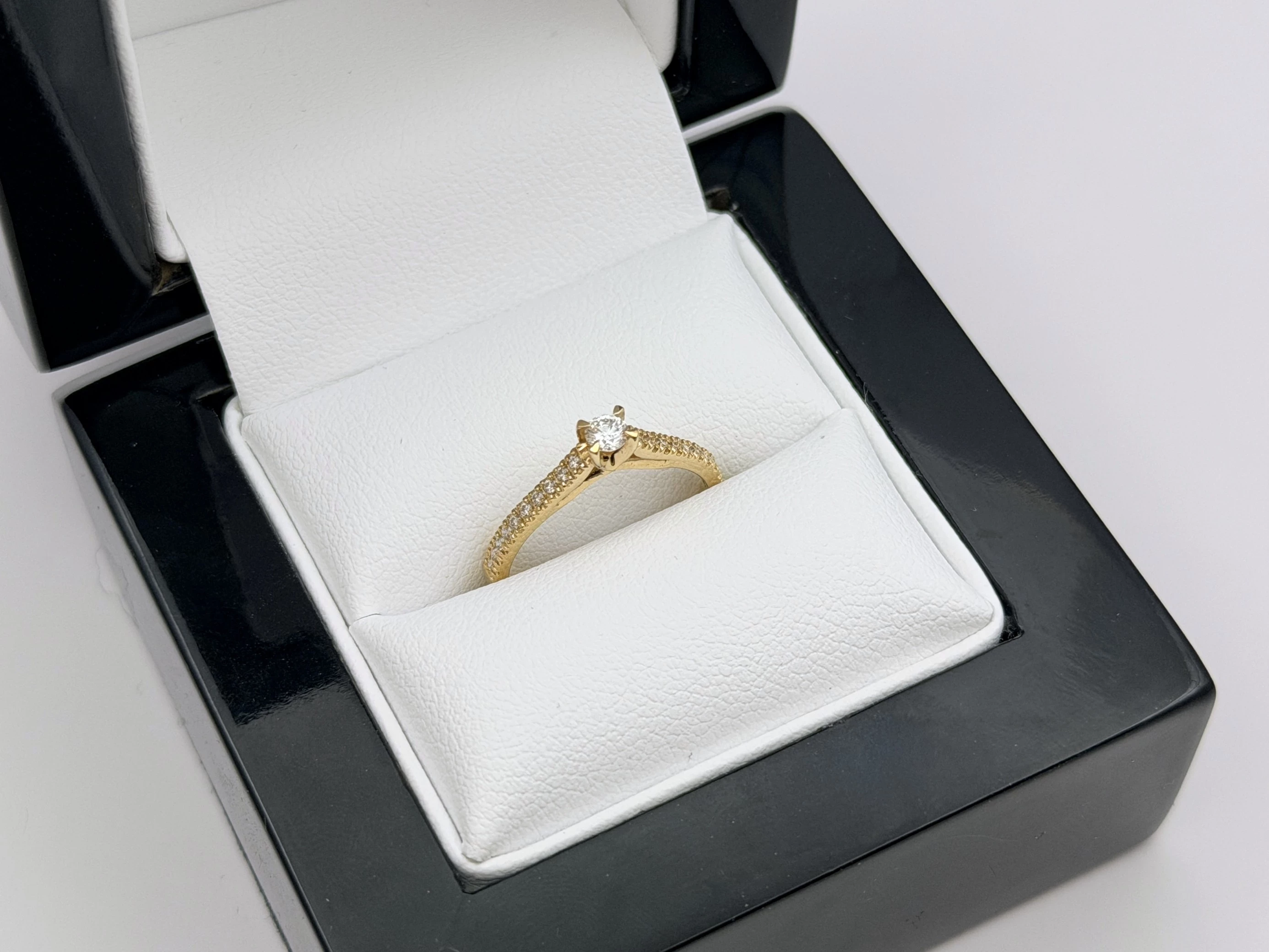 zloty-pierscionek-z-diamentami-009ct019ct-750-18k-r8-174g-marka-248811-958954