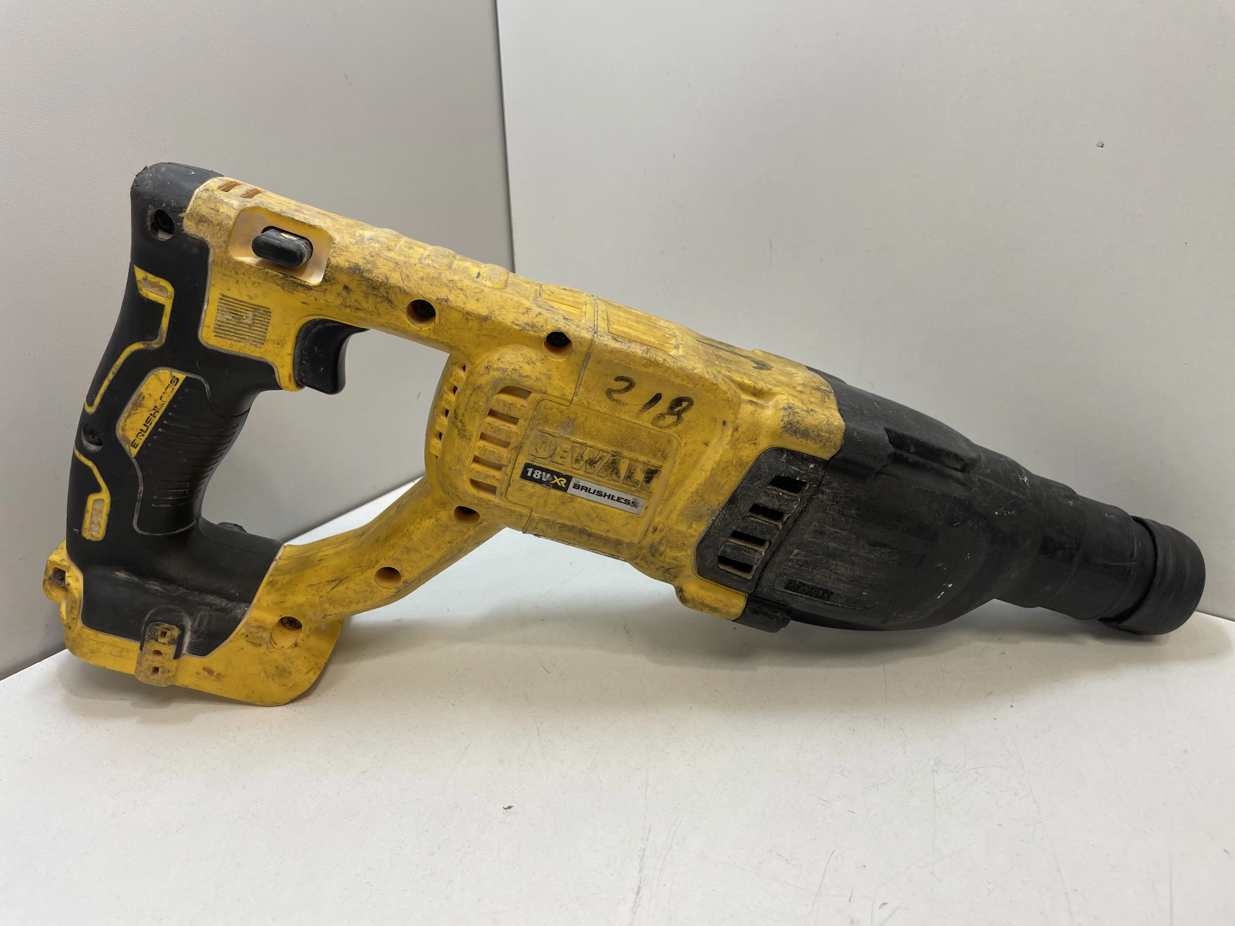 mlotowiertarka-dewalt-dch133-opis-energia-udaru-260