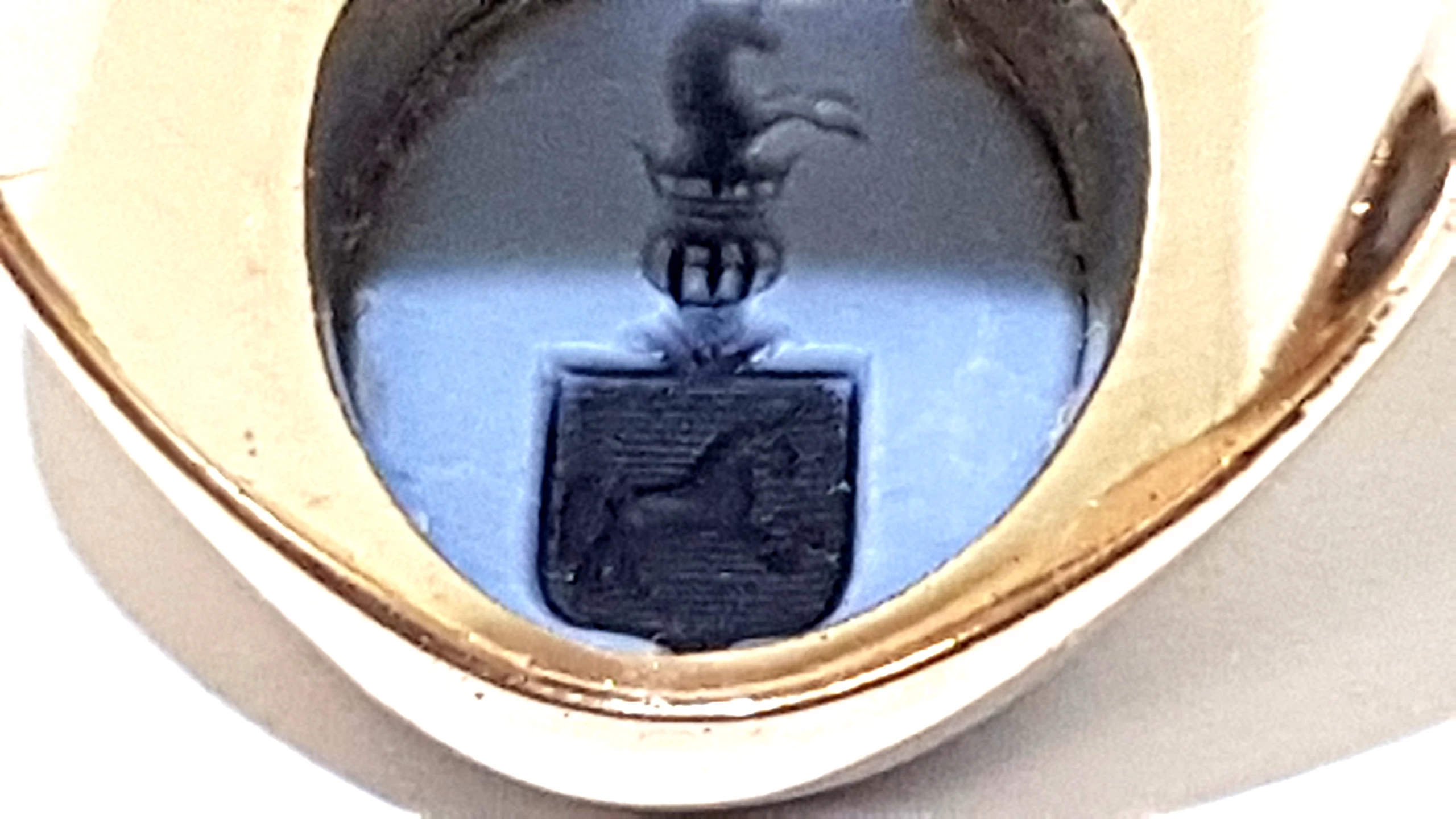 wyrob-jubilerski-uzywany-zloty-sygnet-herbowy-z-koniem-1052g-pr585-r22-waga-668