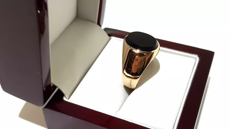 wyrob-jubilerski-uzywany-zloty-sygnet-herbowy-z-koniem-1052g-pr585-r22-stan-11323-2