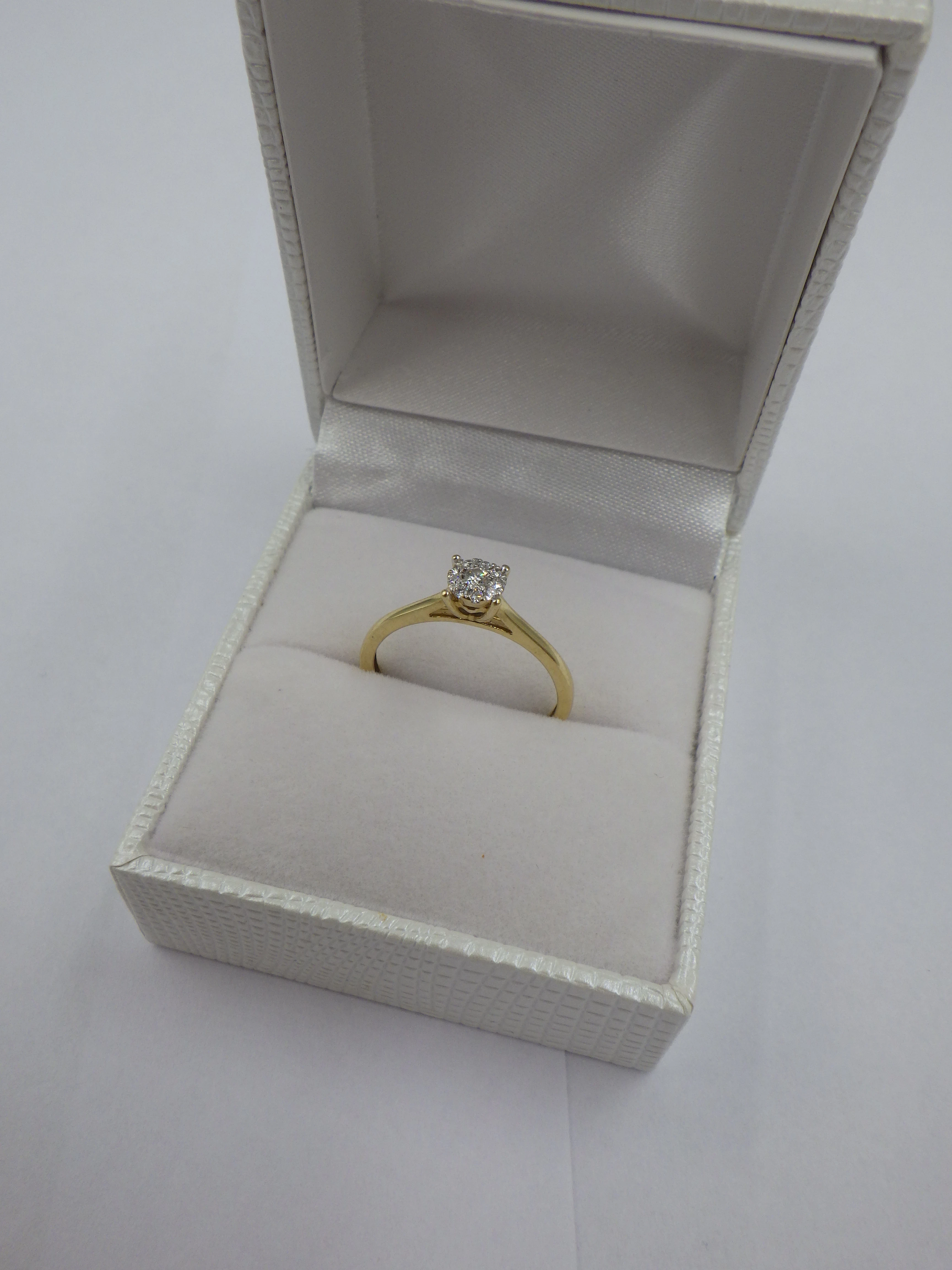 piekny-zloty-pierscionek-z-diamentami-142g-585-r11-ean-gtin-5900025390924