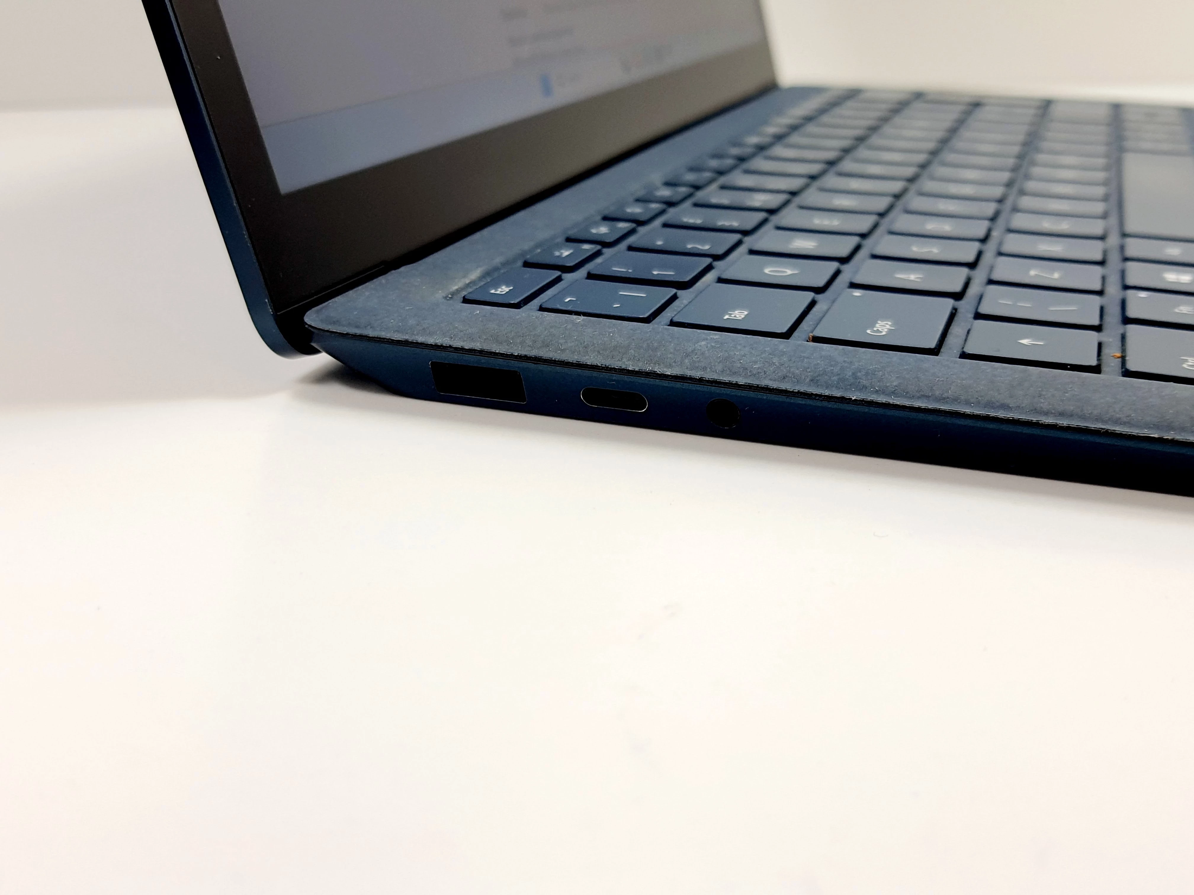 laptop-microsoft-surface-1867-i7-1065g716gb256gb-ssdiris-plus-wielkosc-pamieci-ram-200941-2185