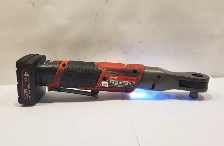 grzechotka-udarowa-milwaukee-m12-fir12-12-obroncow-pokoju-3-gubin