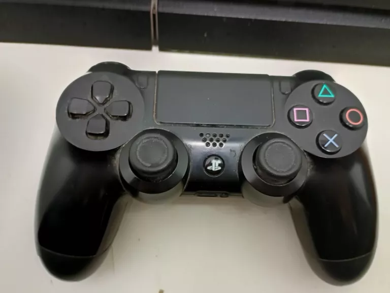 konsola-ps4-1116a-500-gb-kable-pad-wersja-130590-1