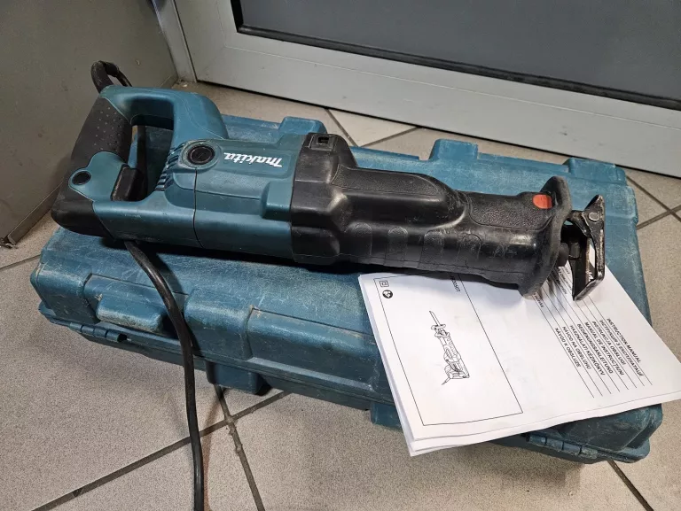 pila-szablasta-makita-jr3050t-walizka-maksymalna-moc-101000