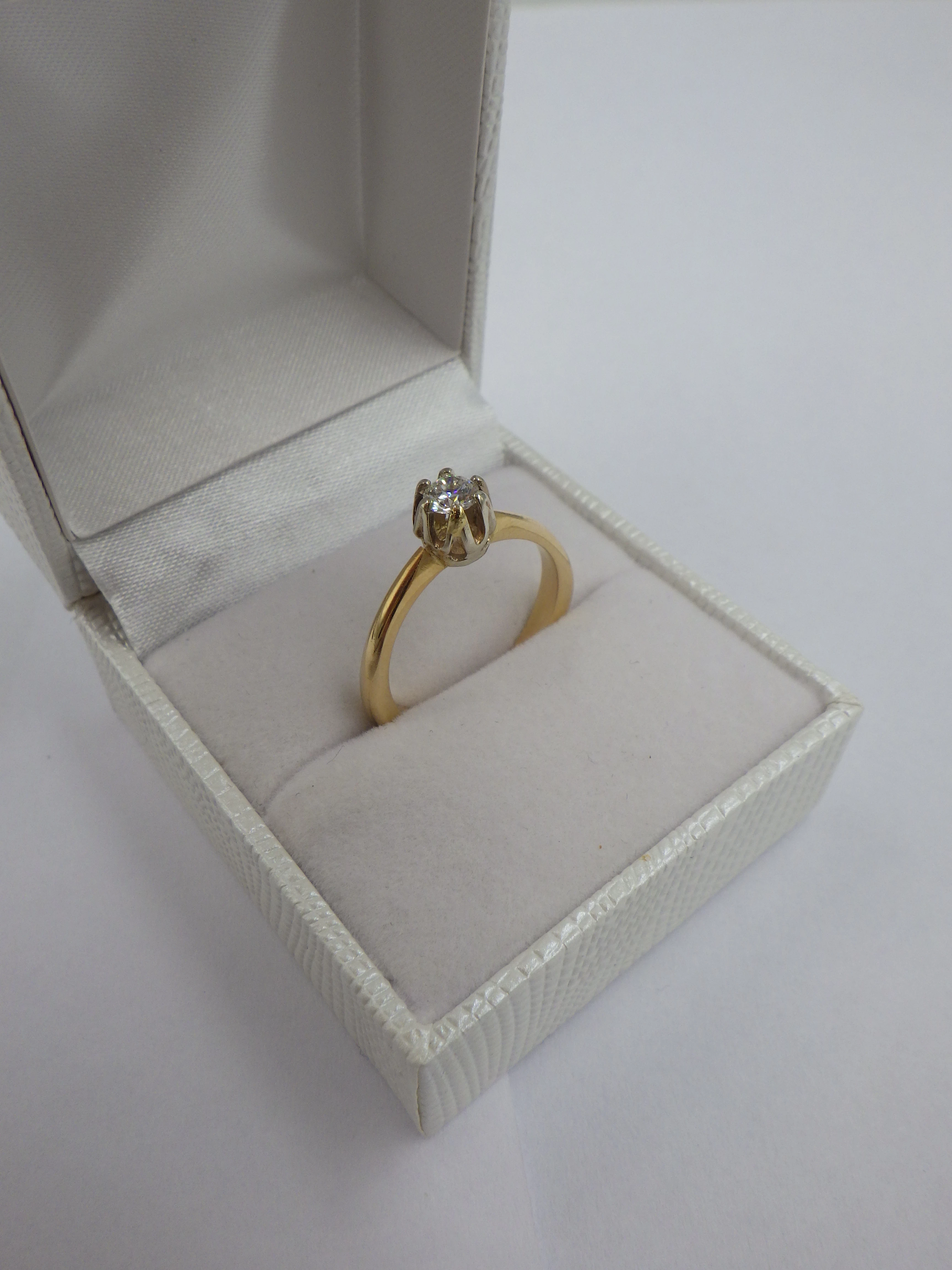 piekny-zloty-pierscionek-z-diamentem-025ct-295g-585-r14-rodzaj-2205-2