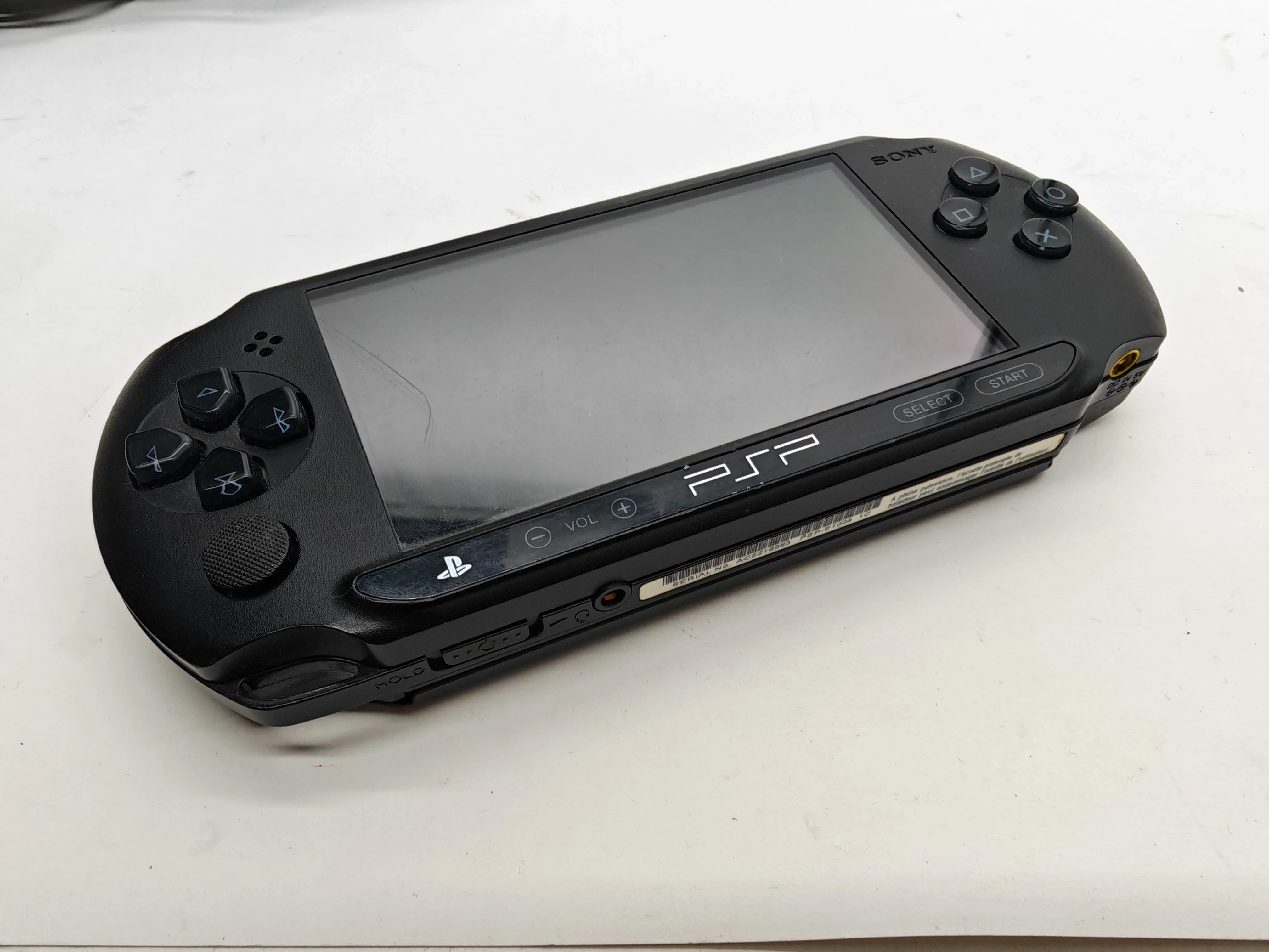 konsola-playstation-portable-psp-e1004-ean-gtin-040236445282