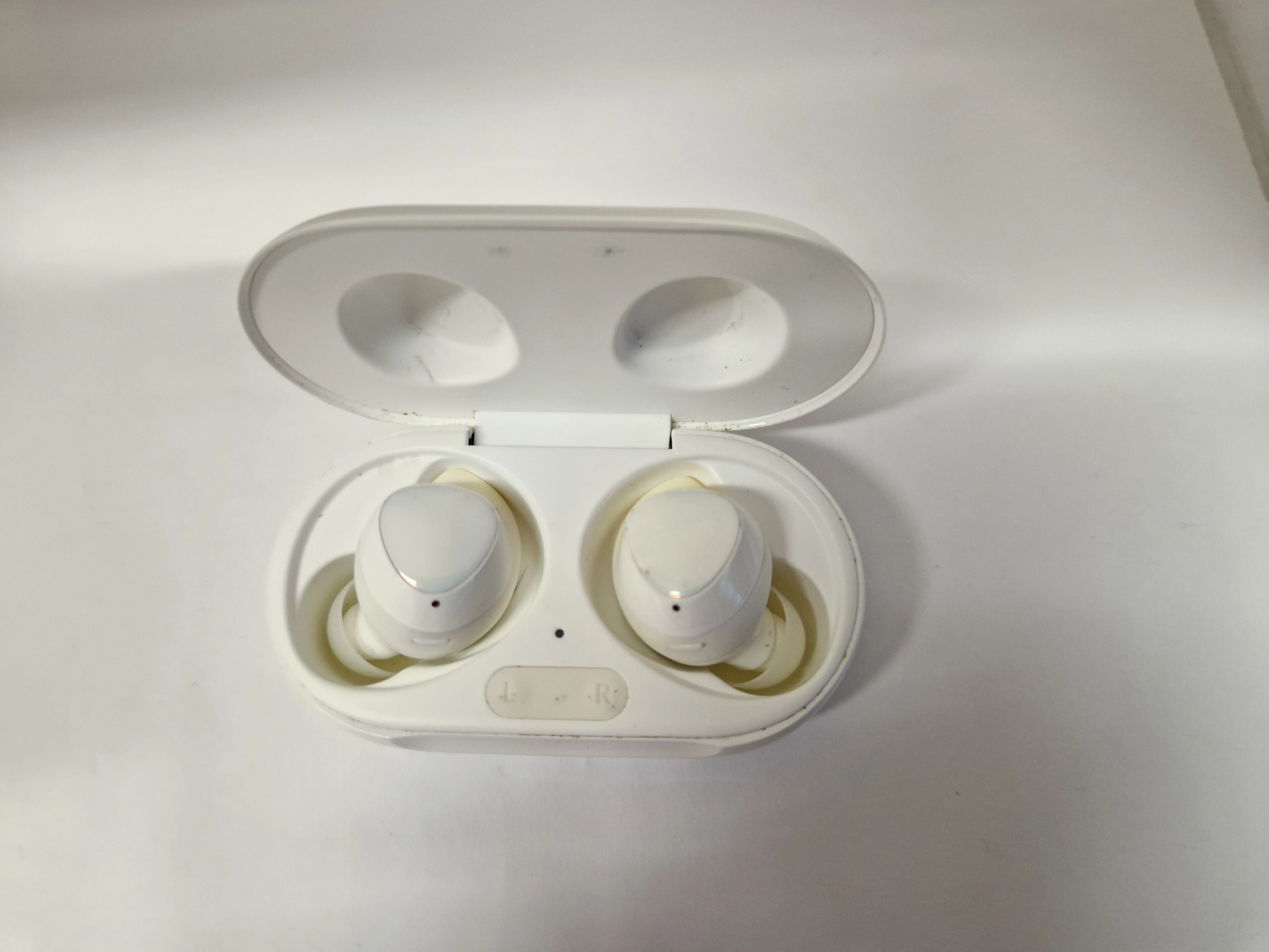 sluchawki-samsung-buds-plus-opis-stan-11323-2