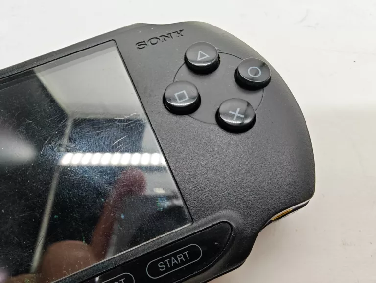 konsola-playstation-portable-psp-e1004-wersja-konsoli-534-10