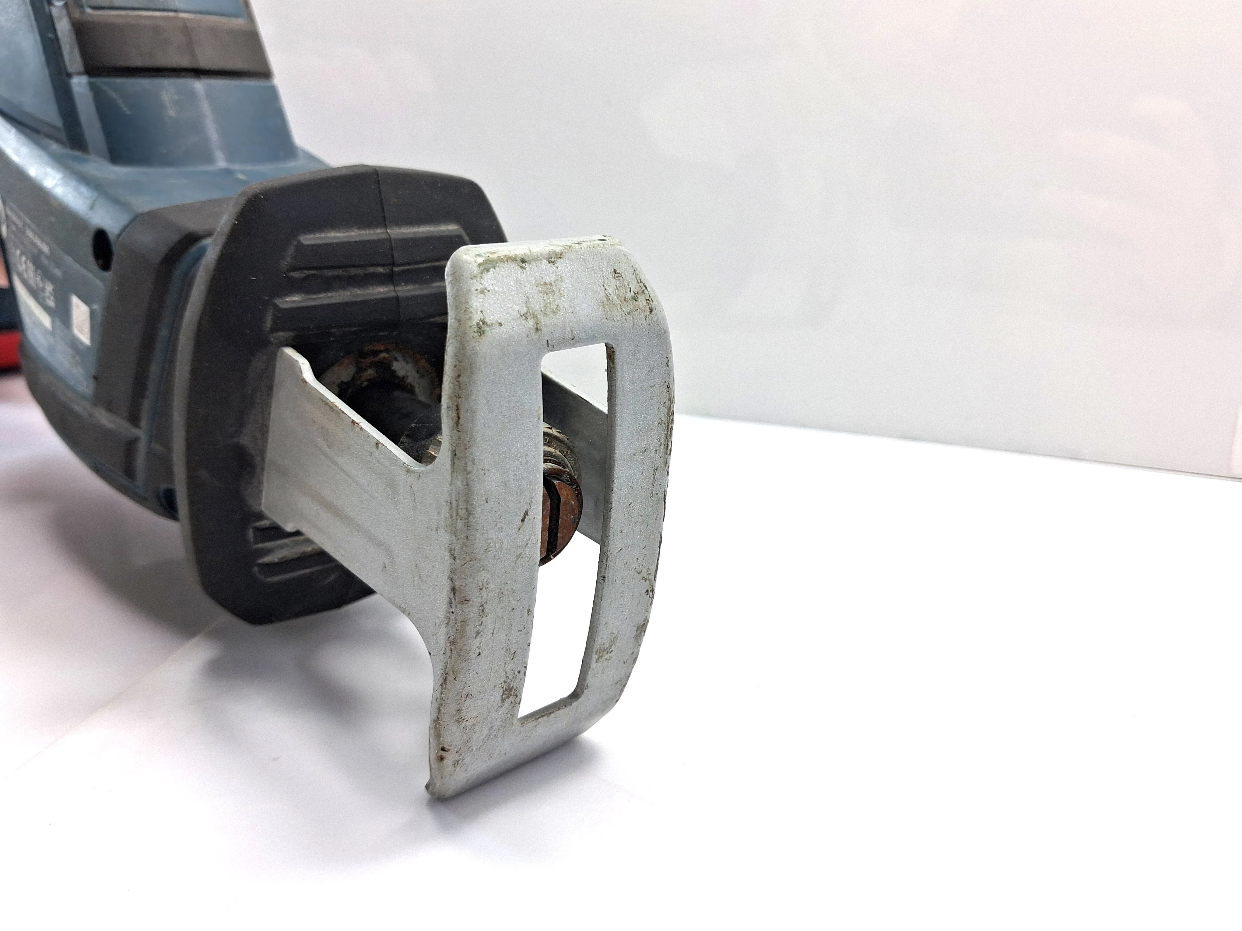 pila-szablasta-bosch-professional-gsa-18-v-li-c-predkosc-skokowa-305000