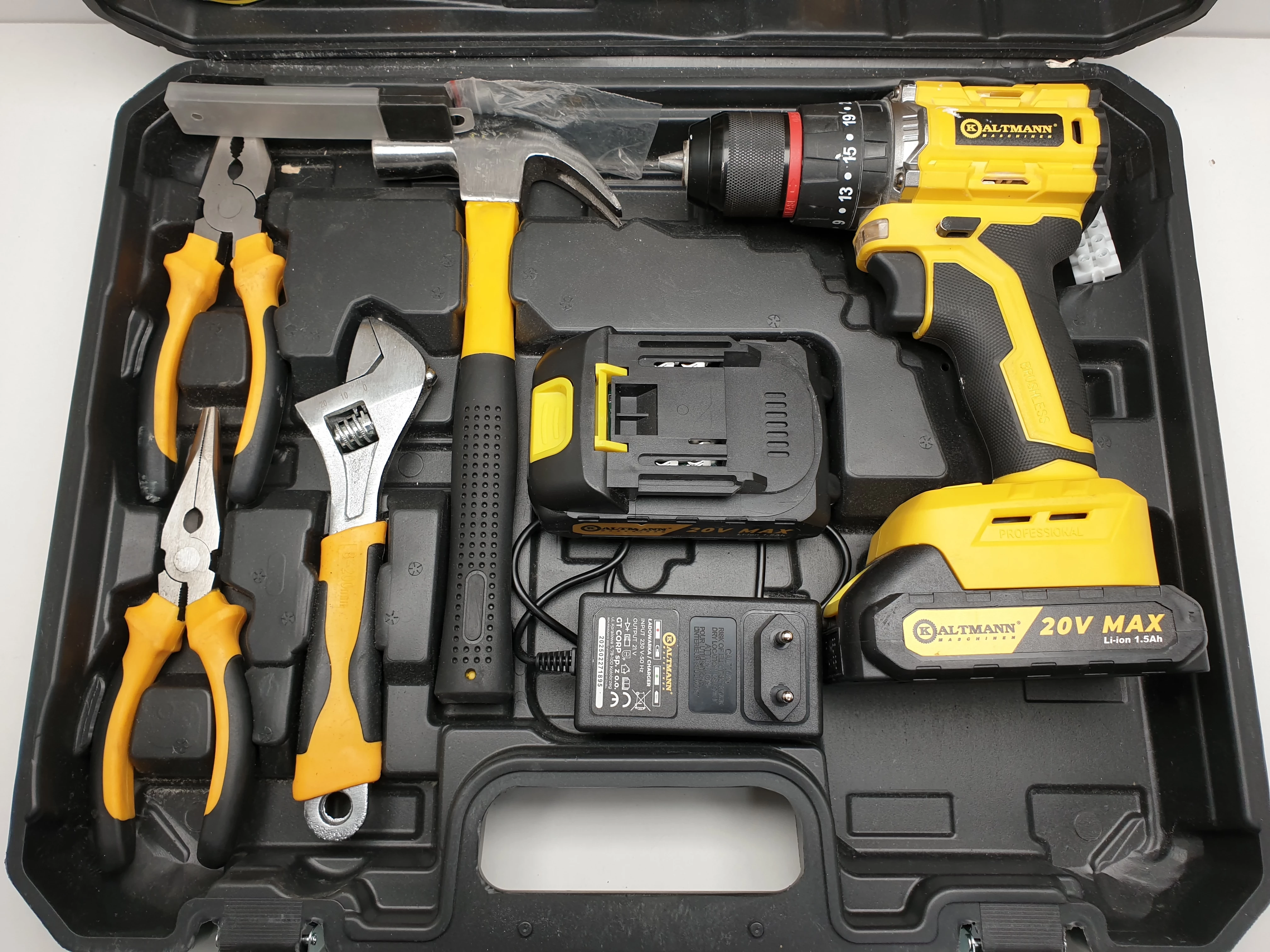 wiertarko-wkretarka-kaltmann-20v-2xaku-20ah-zestaw-walizka-rodzaj-silnika-204657-221325