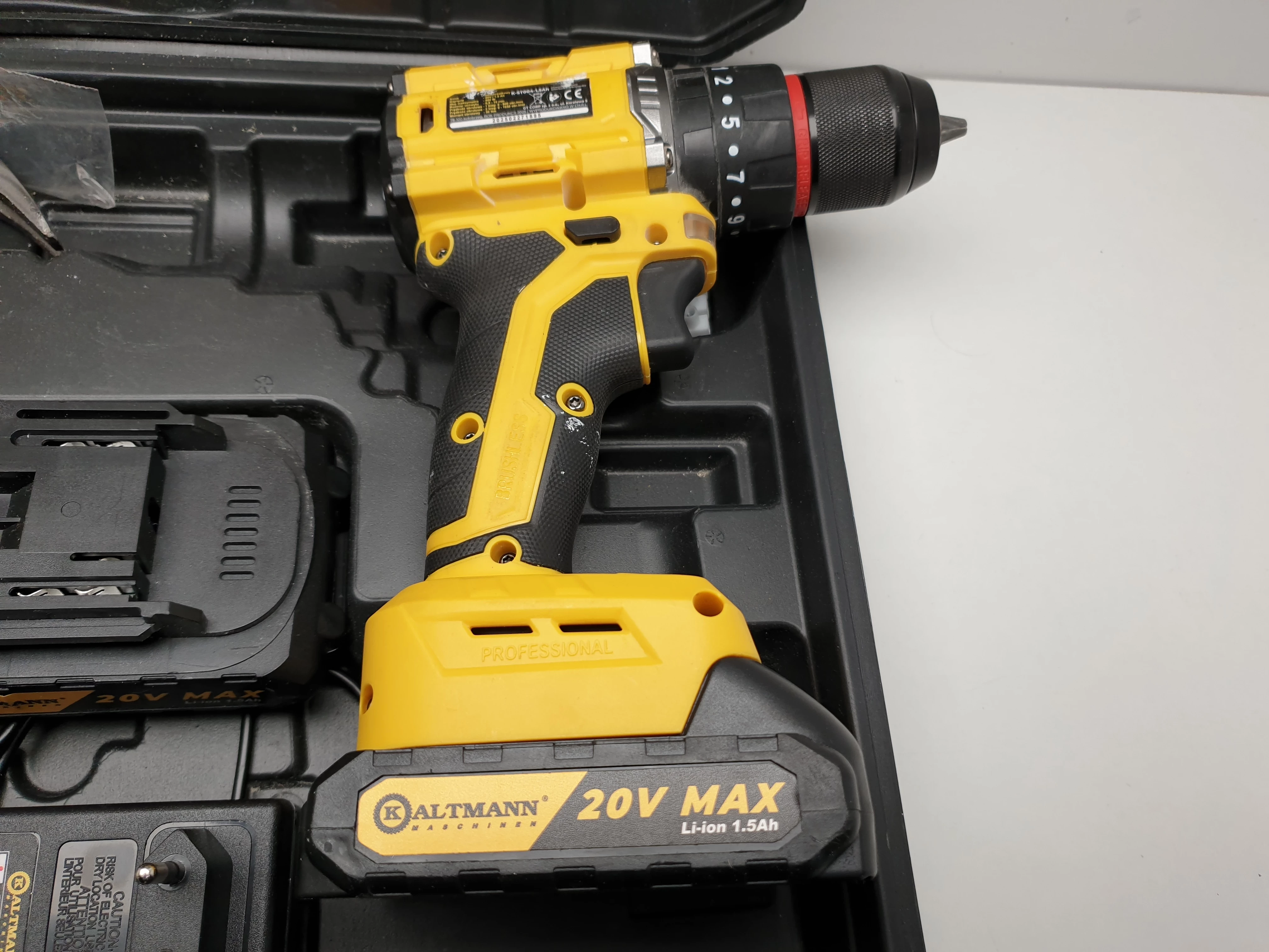 wiertarko-wkretarka-kaltmann-20v-2xaku-20ah-zestaw-walizka-marka-248811-960053