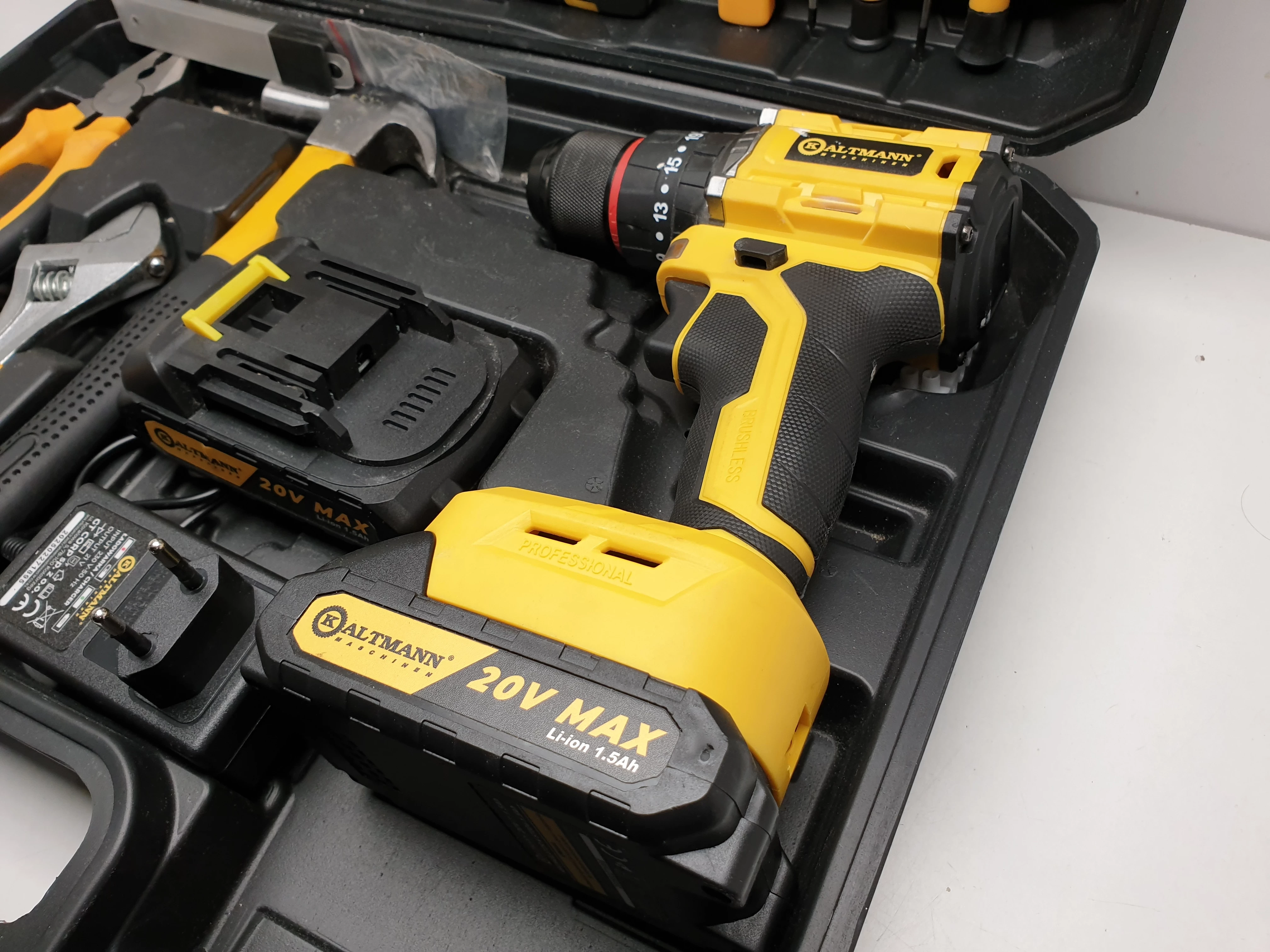 wiertarko-wkretarka-kaltmann-20v-2xaku-20ah-zestaw-walizka-kod-producenta-k-st004