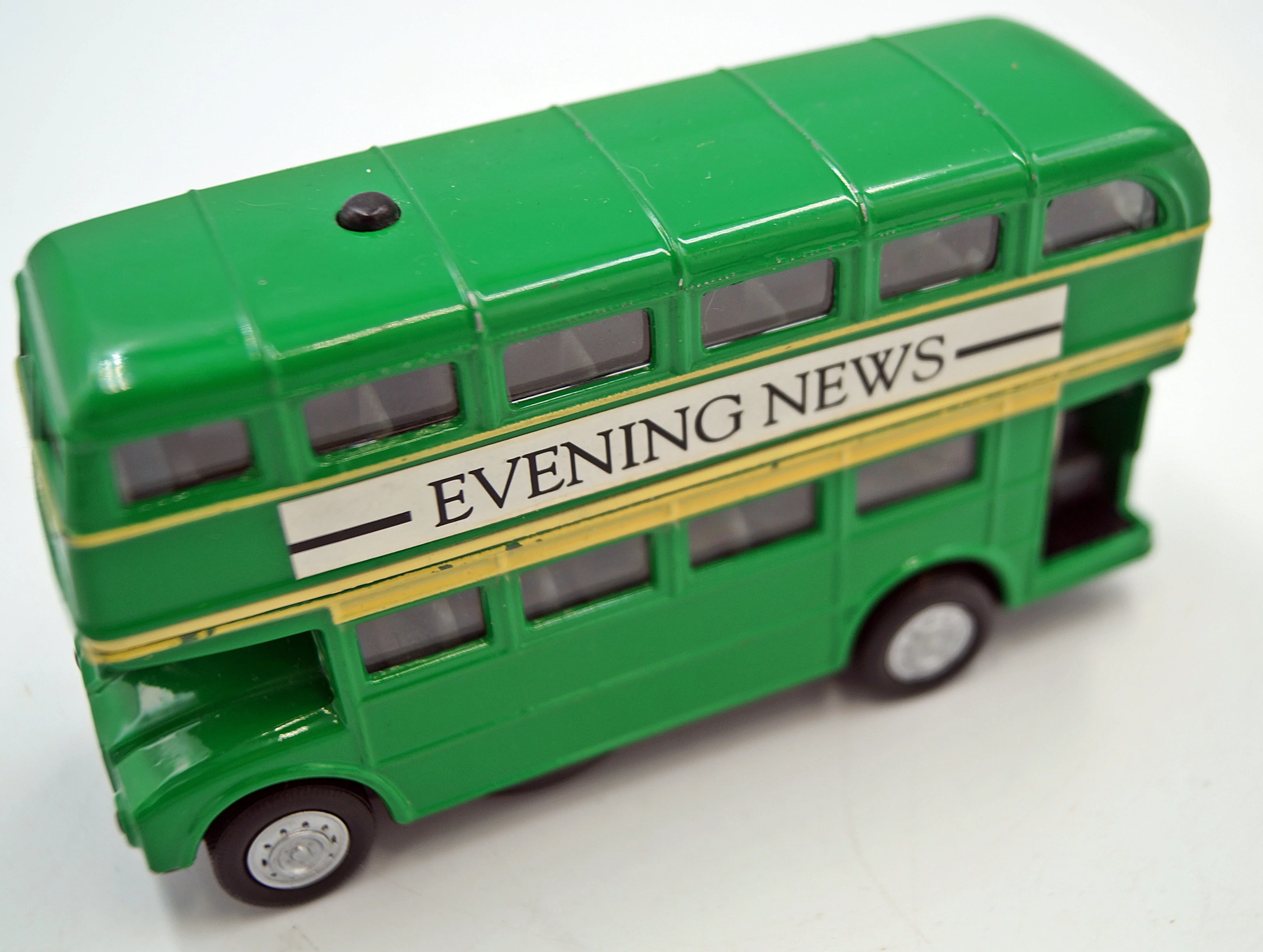 autobus-brytyjski-zielony-evening-news-38-broad-street-chelmska-50-warszawa