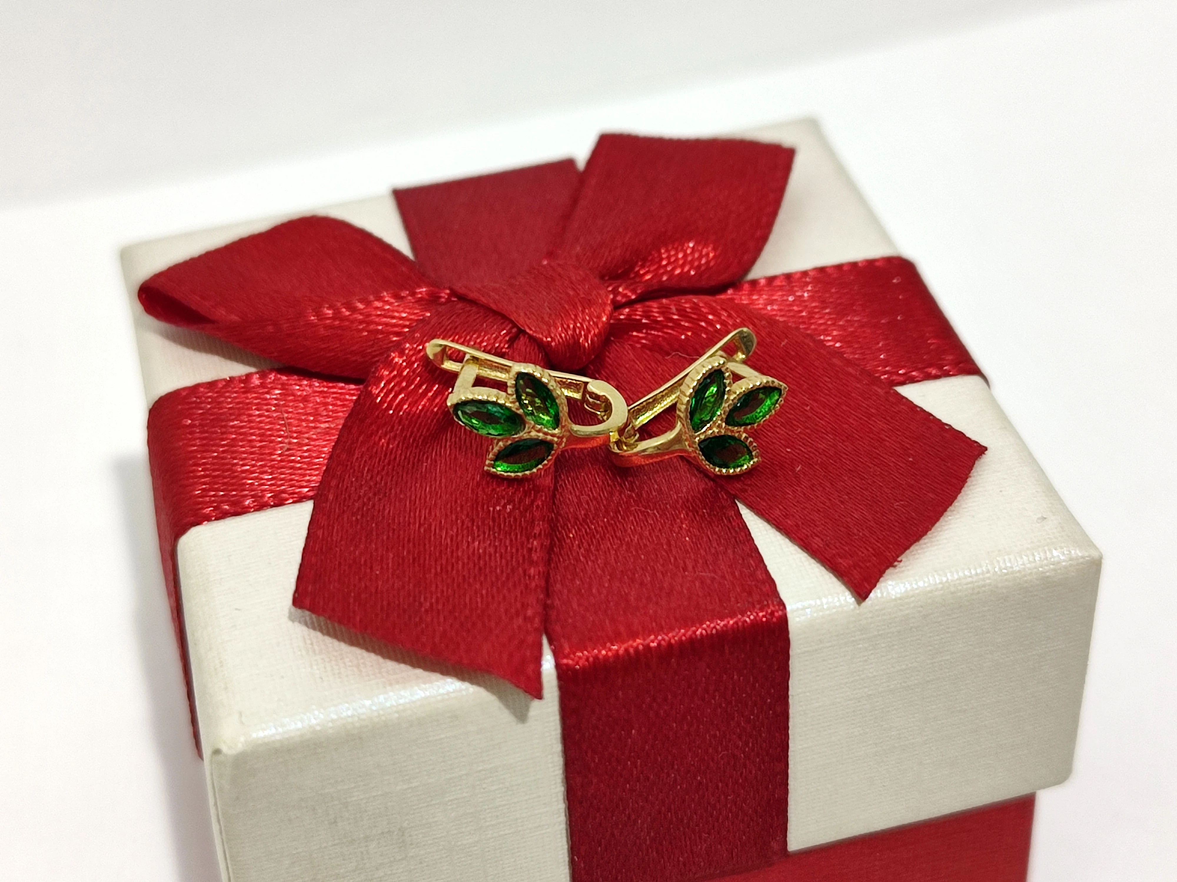 wyrob-jubilerski-delikatne-kolczyki-galazki-z-zielonymi-cyrkoniami-103g-stan-11323-238058