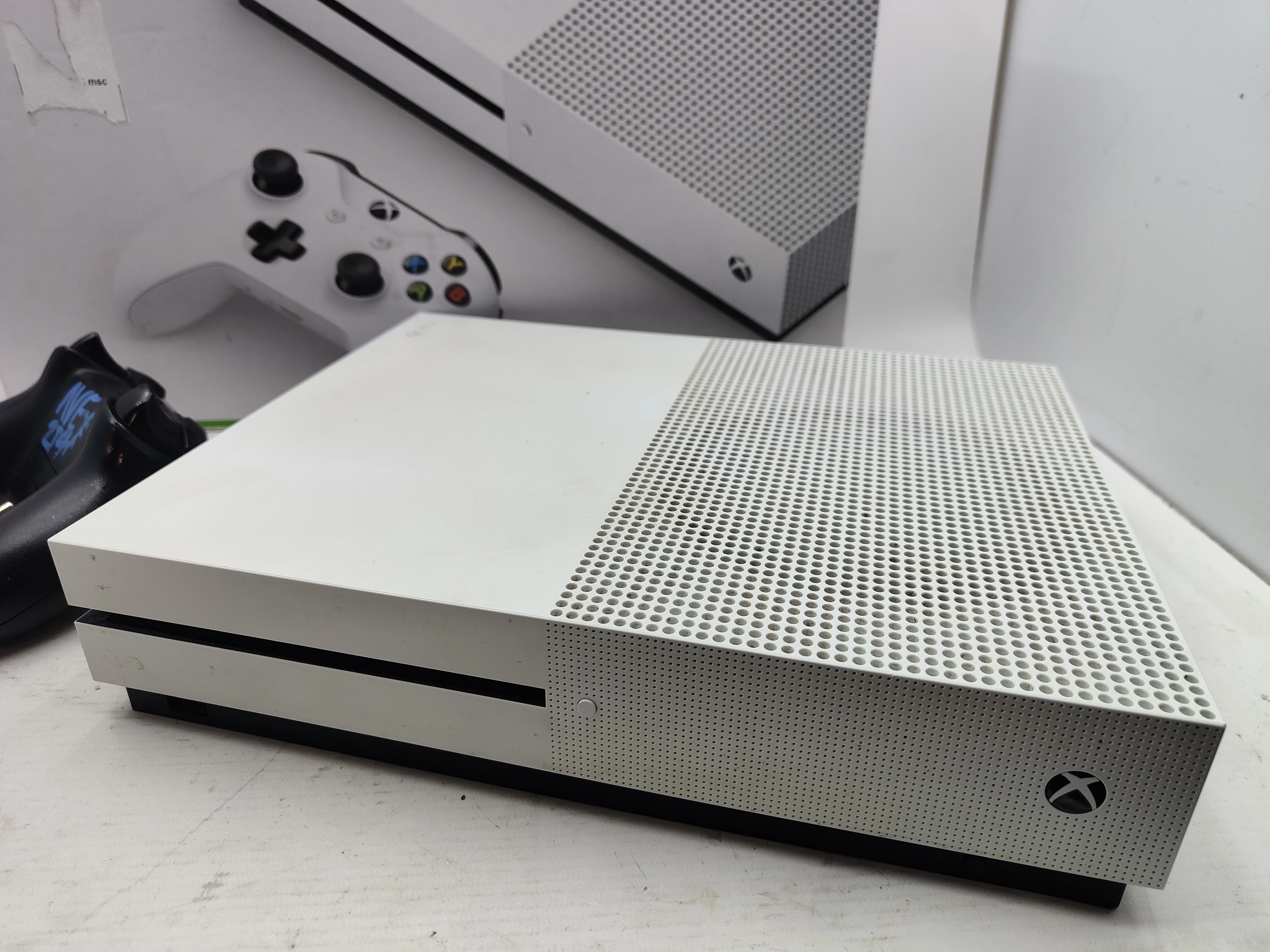 konsola-xbox-one-s-500gb-komplet-wersja-konsoli-130591-2