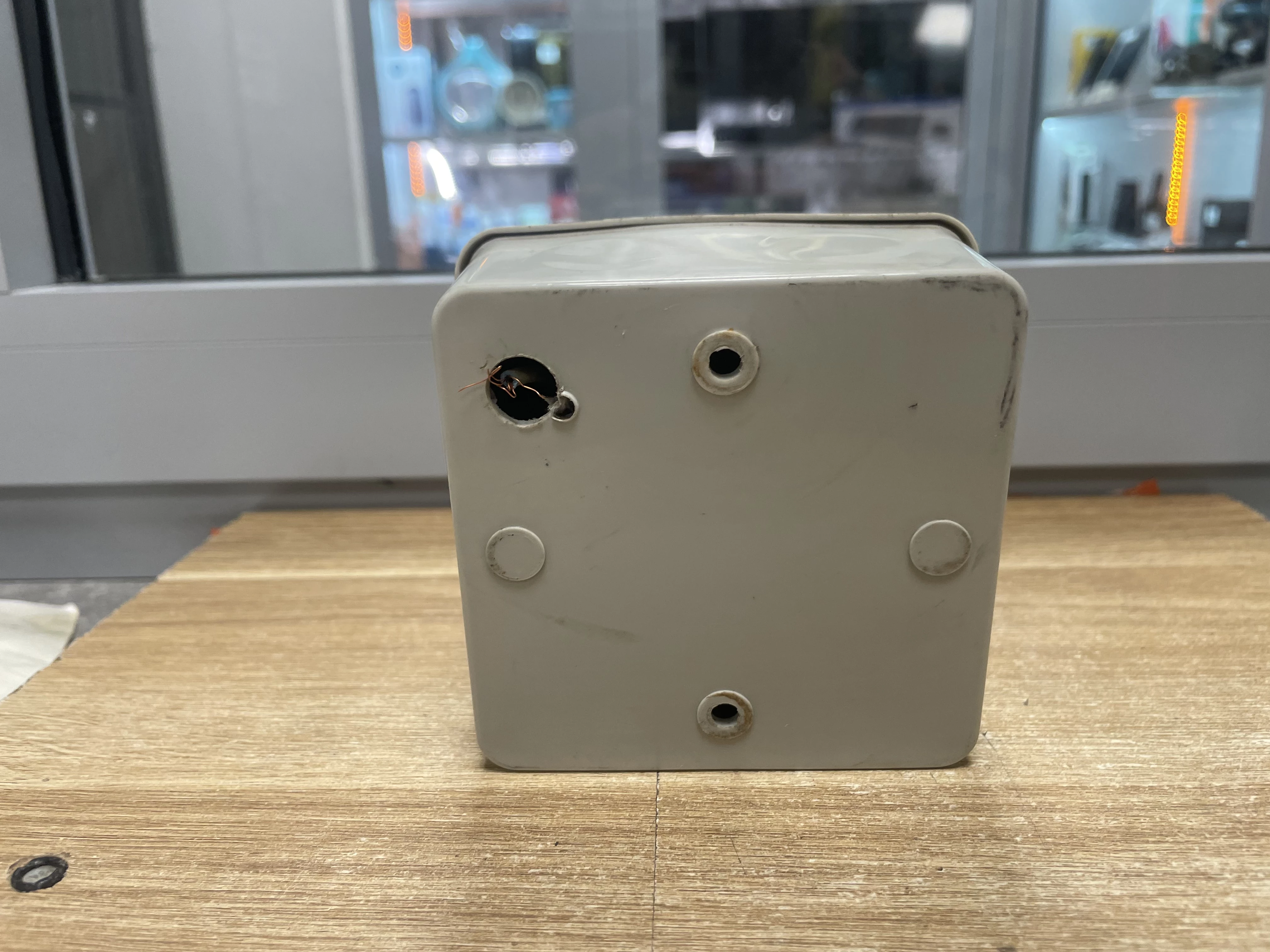 elektromet-lacznik-krzywkowy-w-obudowie-16a-3-bieguny-luk-e16-13-0-1-95161-waga-produktu-z-opakowaniem-jednostkowym-0600