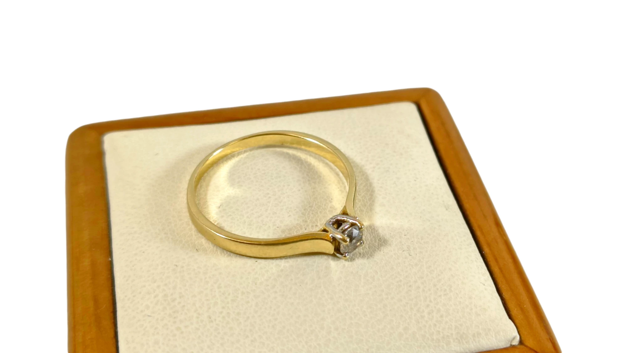 zloty-pierscionek-z-kamieniem-585221g-r20-material-15835-2