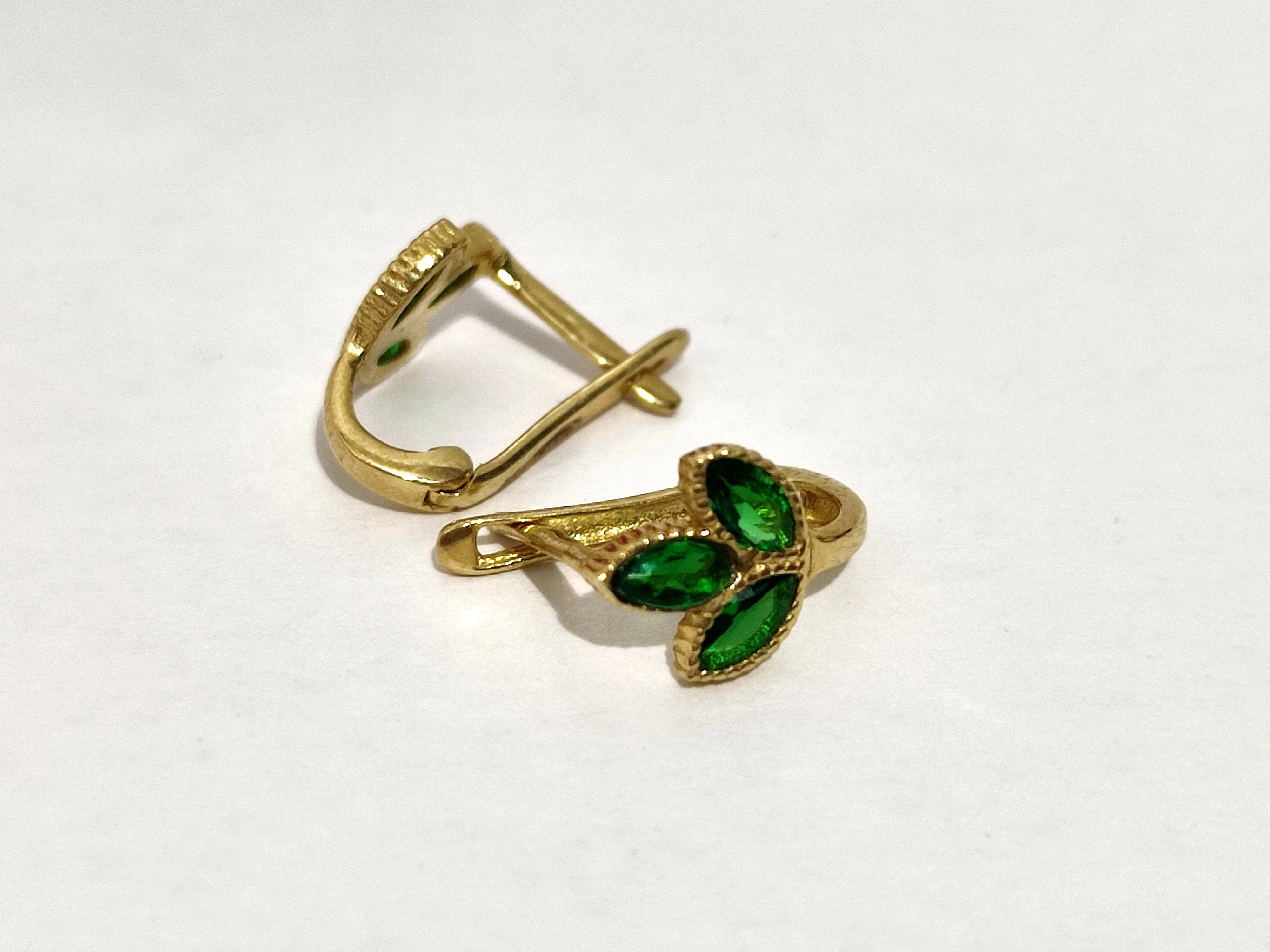 wyrob-jubilerski-delikatne-kolczyki-galazki-z-zielonymi-cyrkoniami-103g-material-15835-2