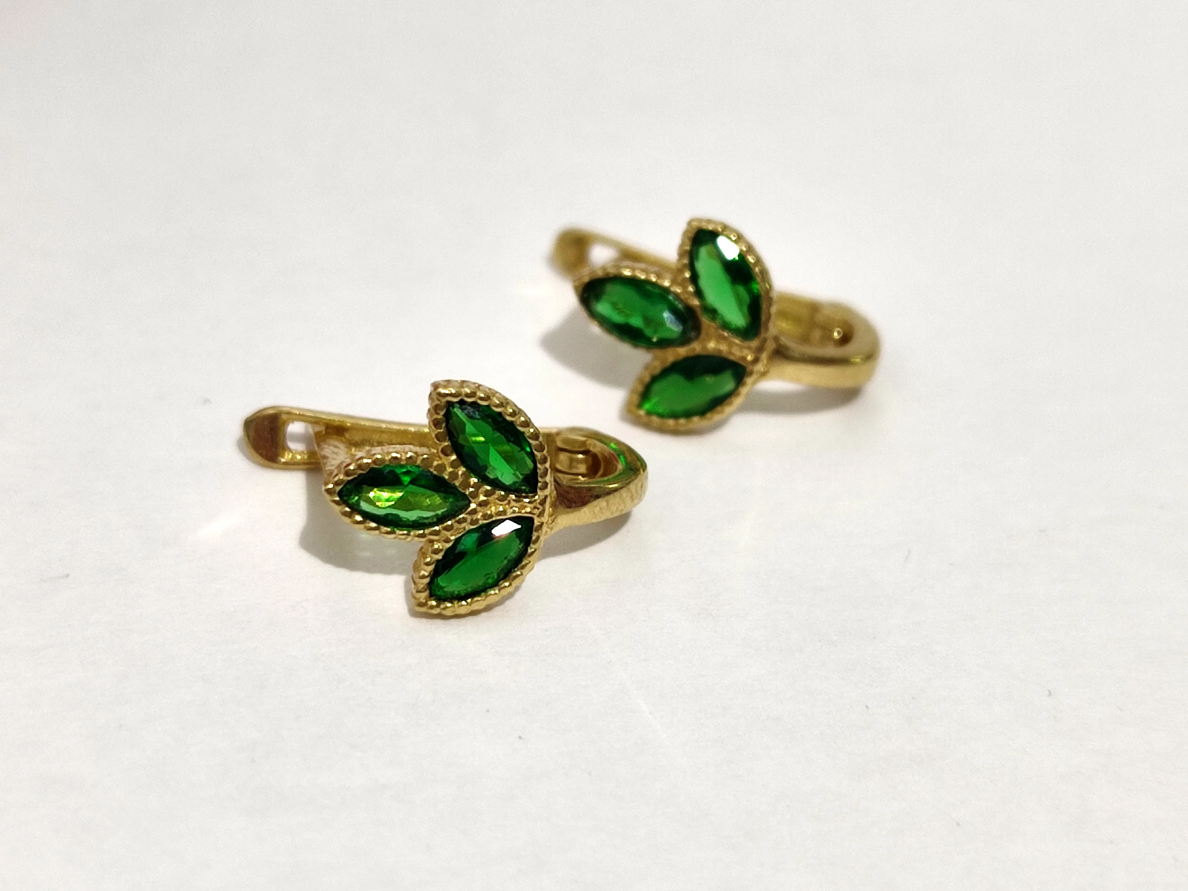 wyrob-jubilerski-delikatne-kolczyki-galazki-z-zielonymi-cyrkoniami-103g-chmielna-98-warszawa