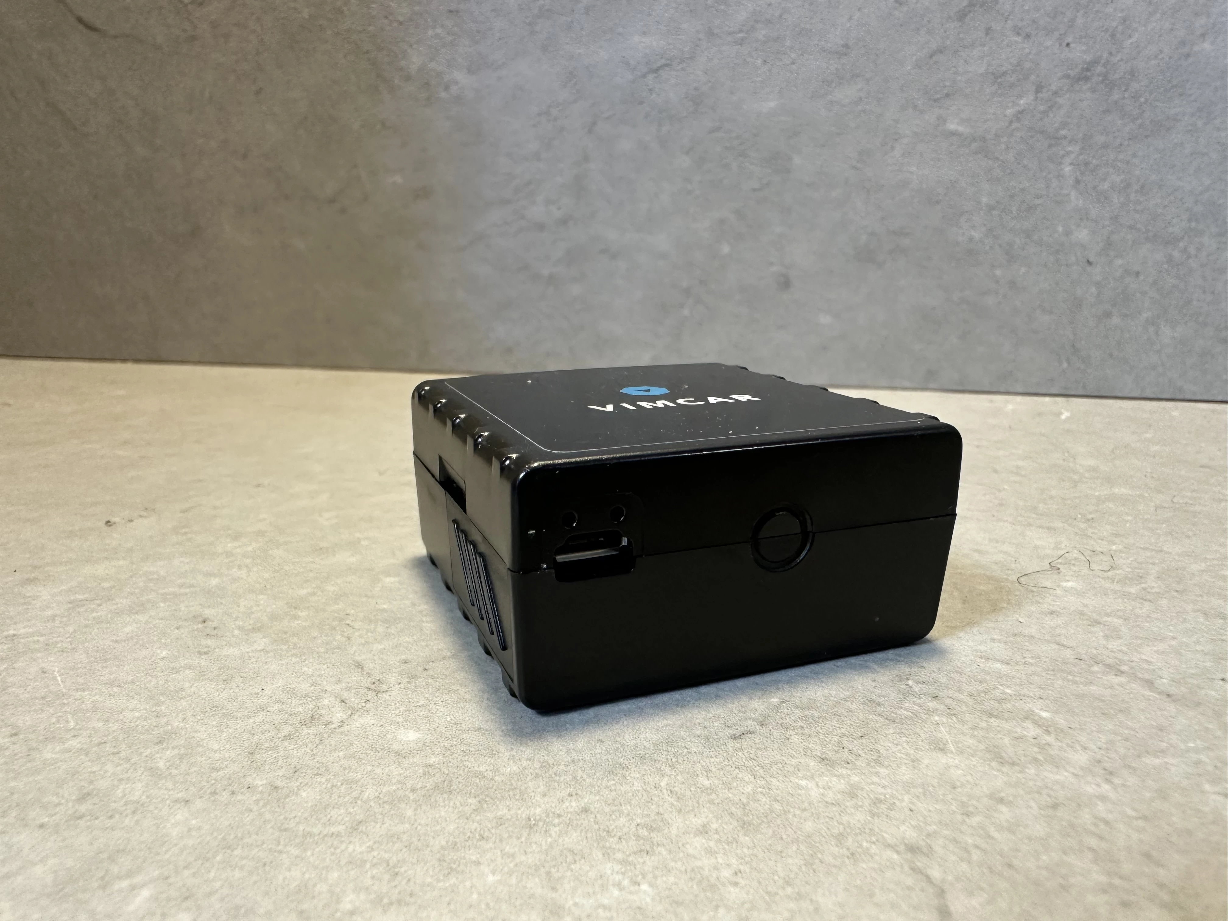 teltonika-fmb001-urzadzenie-gps-samochod-0128-gb-czarny-ean-gtin-4779027311715