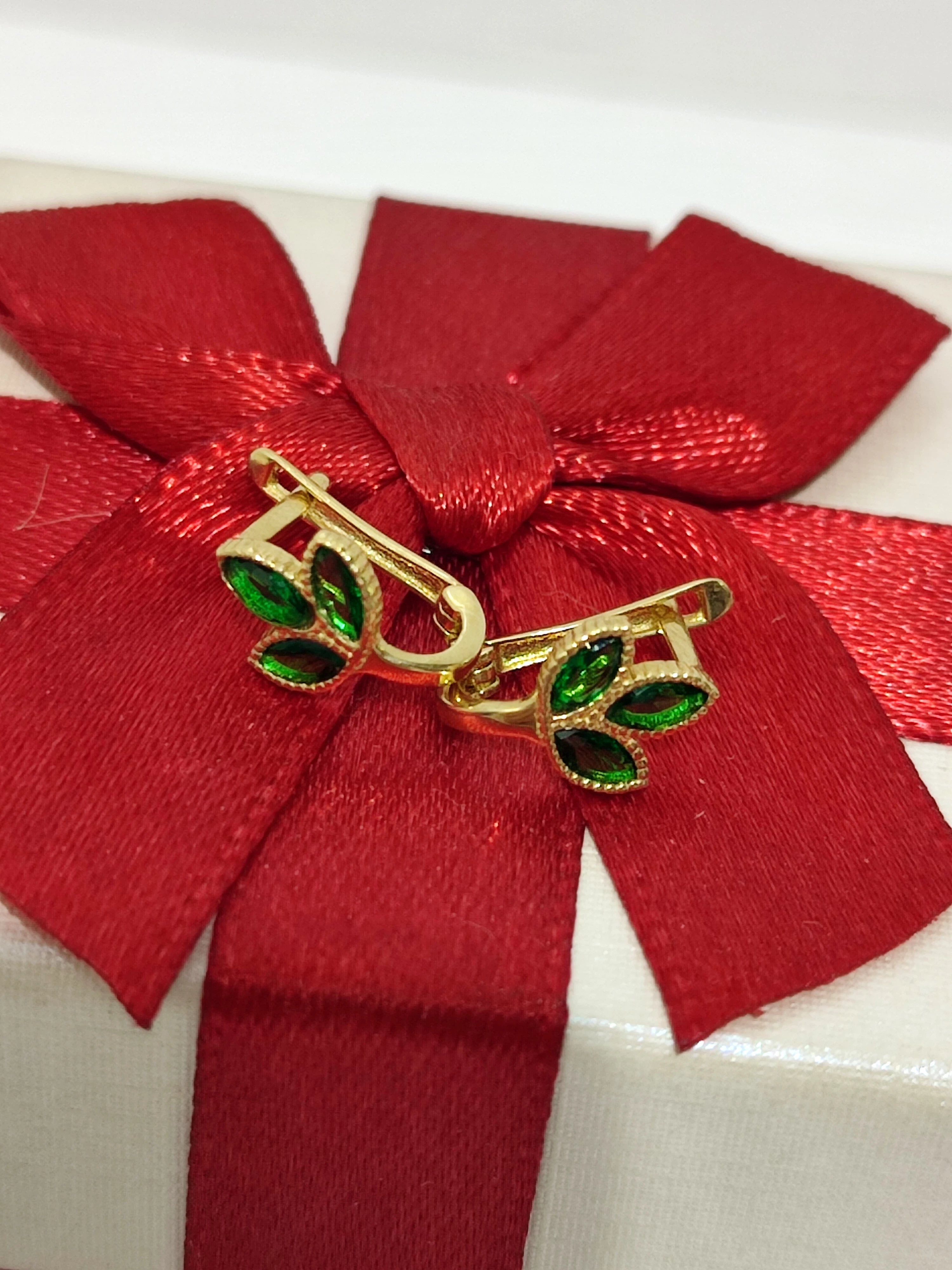 wyrob-jubilerski-delikatne-kolczyki-galazki-z-zielonymi-cyrkoniami-103g-ean-gtin-5905868205312