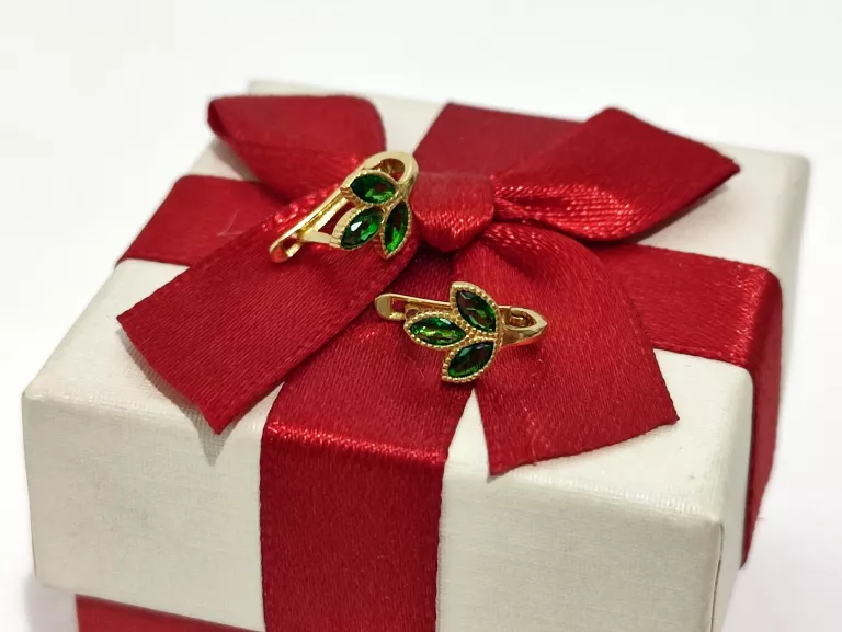 wyrob-jubilerski-delikatne-kolczyki-galazki-z-zielonymi-cyrkoniami-103g-motyw-129129-21