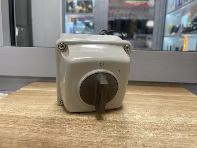 elektromet-lacznik-krzywkowy-w-obudowie-16a-3-bieguny-luk-e16-13-0-1-95161-prad-znamionowy-1600