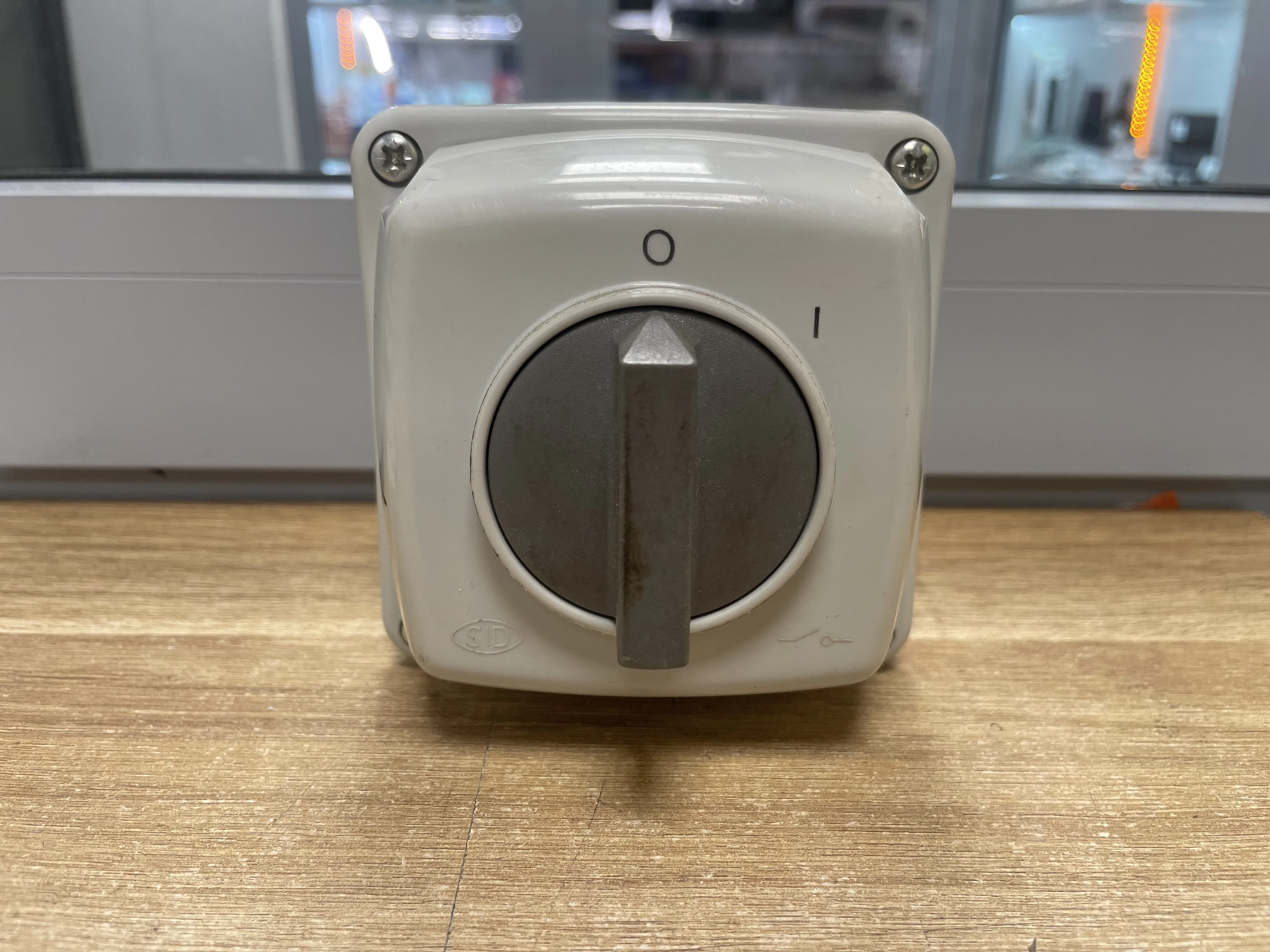 elektromet-lacznik-krzywkowy-w-obudowie-16a-3-bieguny-luk-e16-13-0-1-95161-osiedle-centrum-d1-krakow