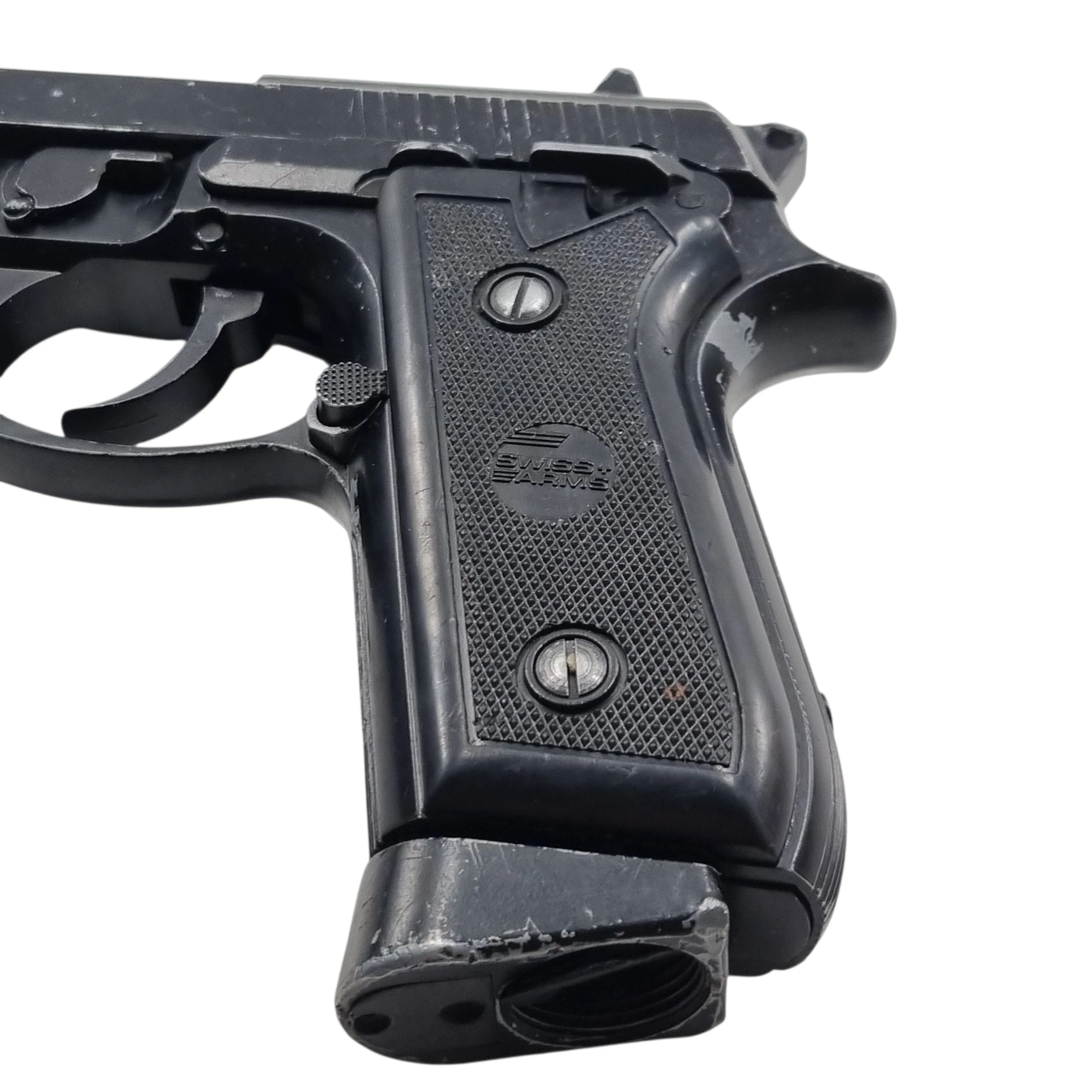 wiatrowka-cybergun-swiss-arms-p92-45-mm-opis-waga-110