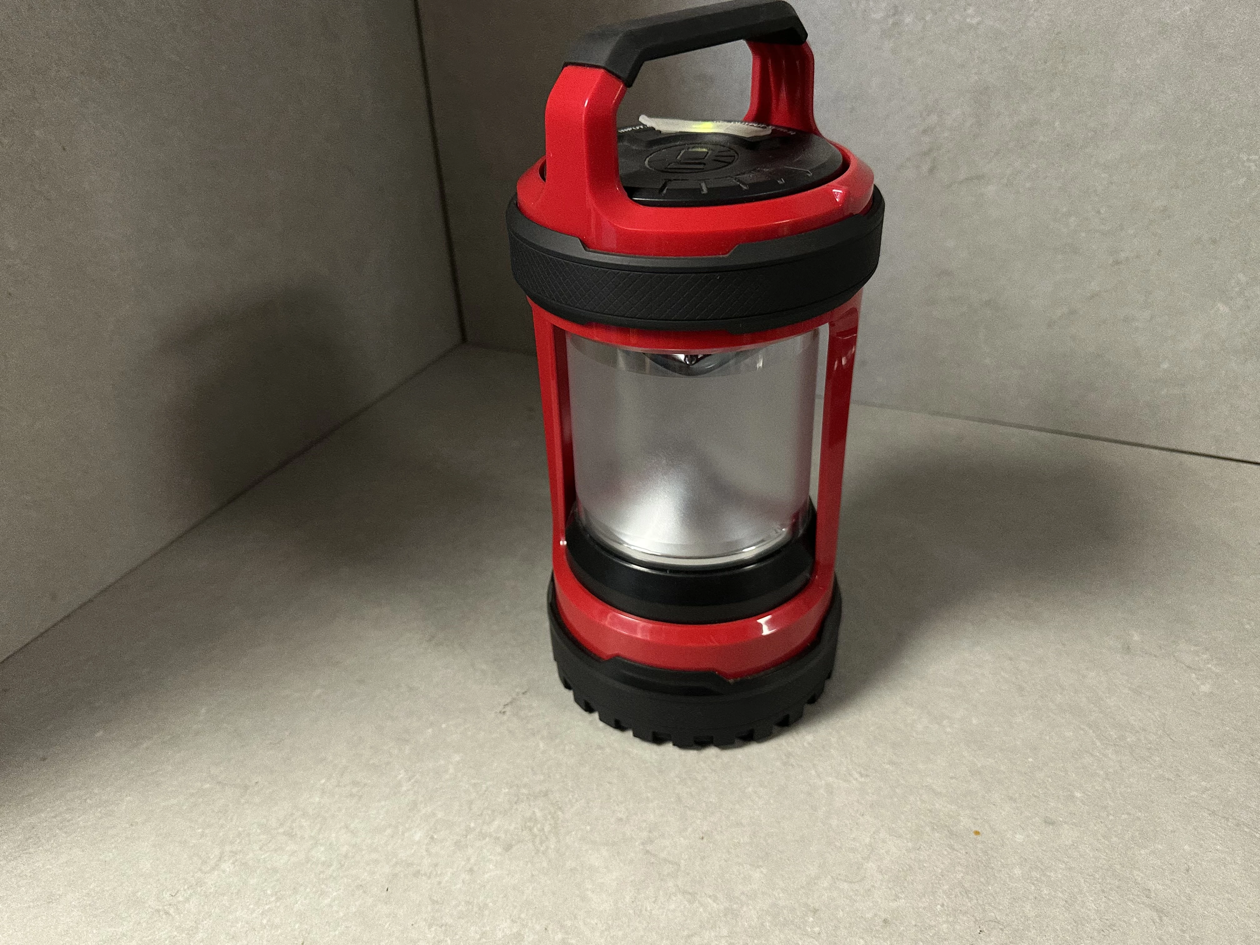 coleman-lampa-kempingowa-conquerspin-ladowana-550-lumenow-rodzaj-208302-235726