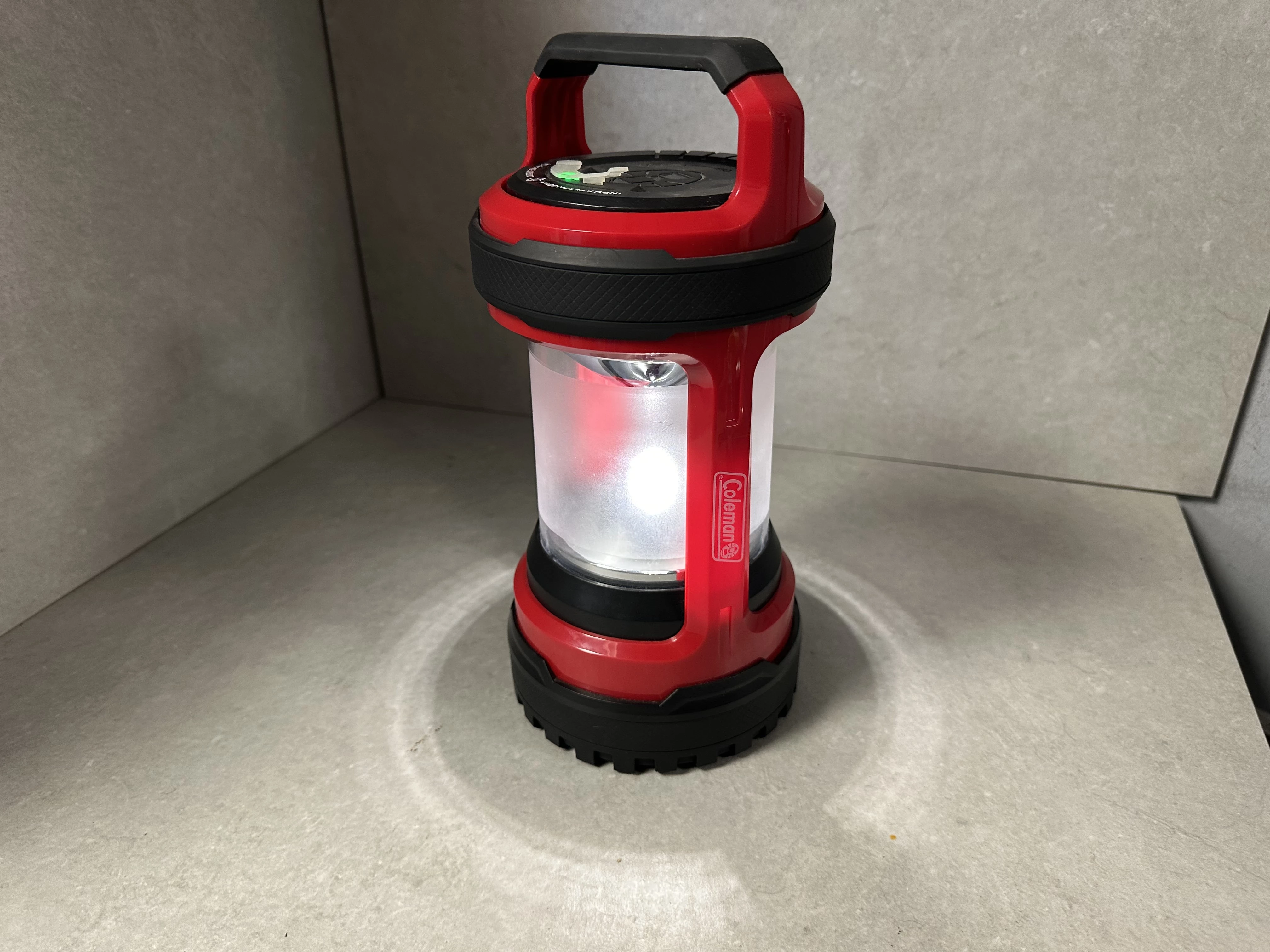 coleman-lampa-kempingowa-conquerspin-ladowana-550-lumenow-ean-gtin-3138522109035