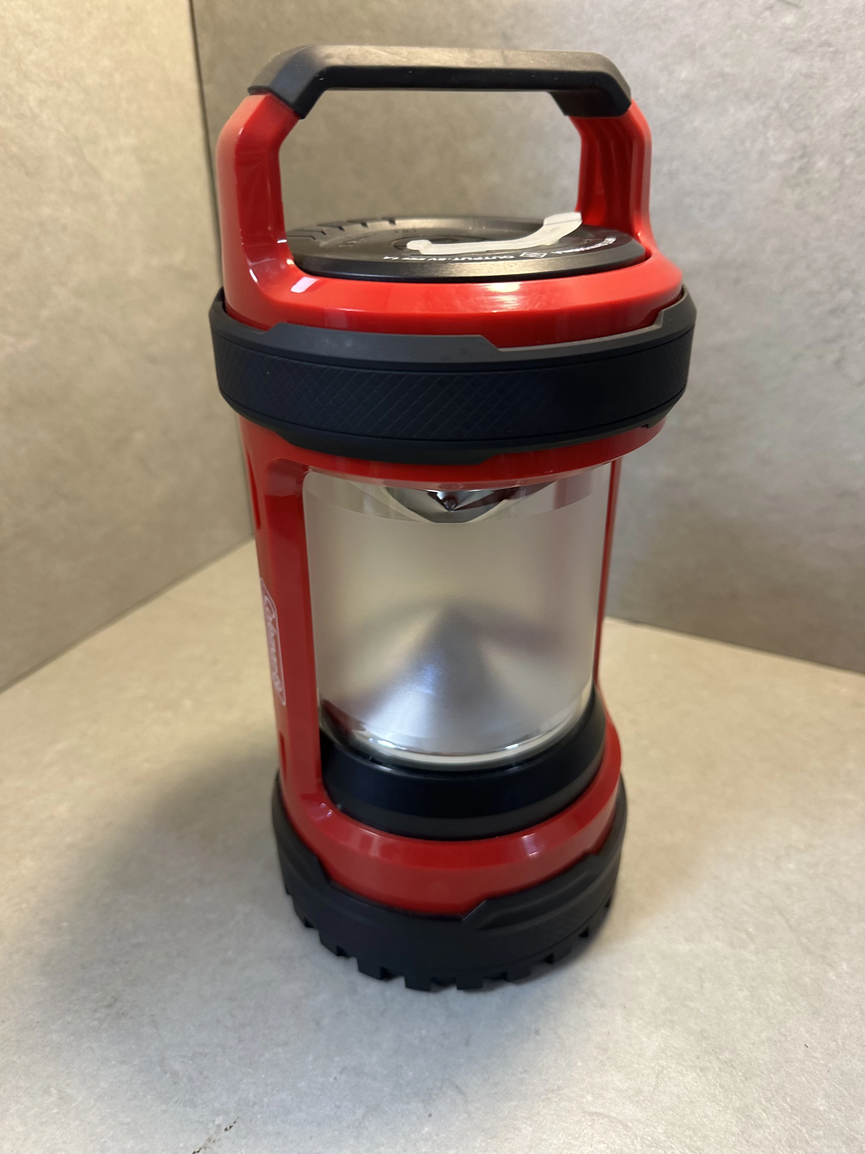 coleman-lampa-kempingowa-conquerspin-ladowana-550-lumenow-stan-11323-2