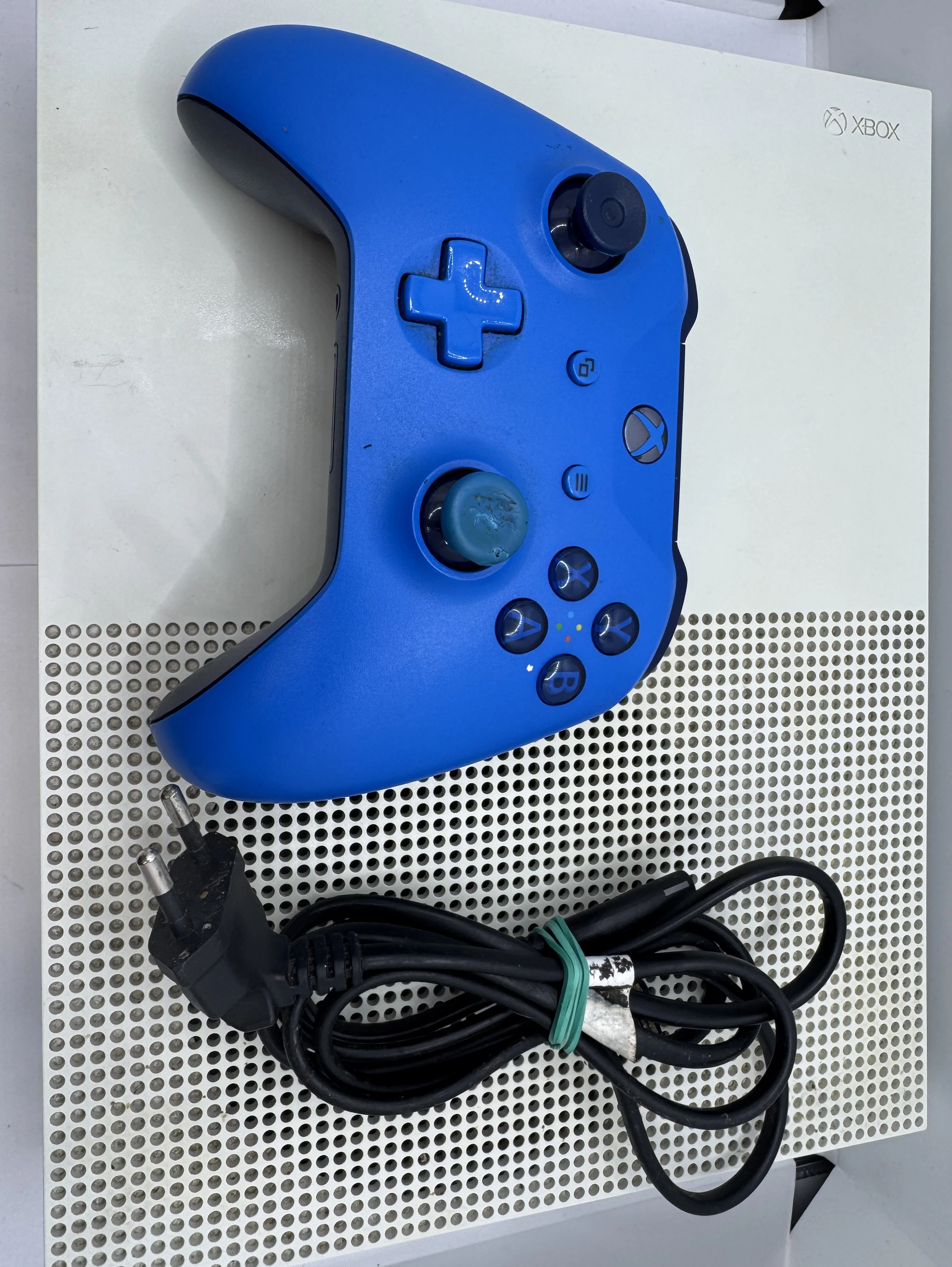 konsola-xbox-one-s1padkabel-liczba-kontrolerow-w-zestawie-205994-225550