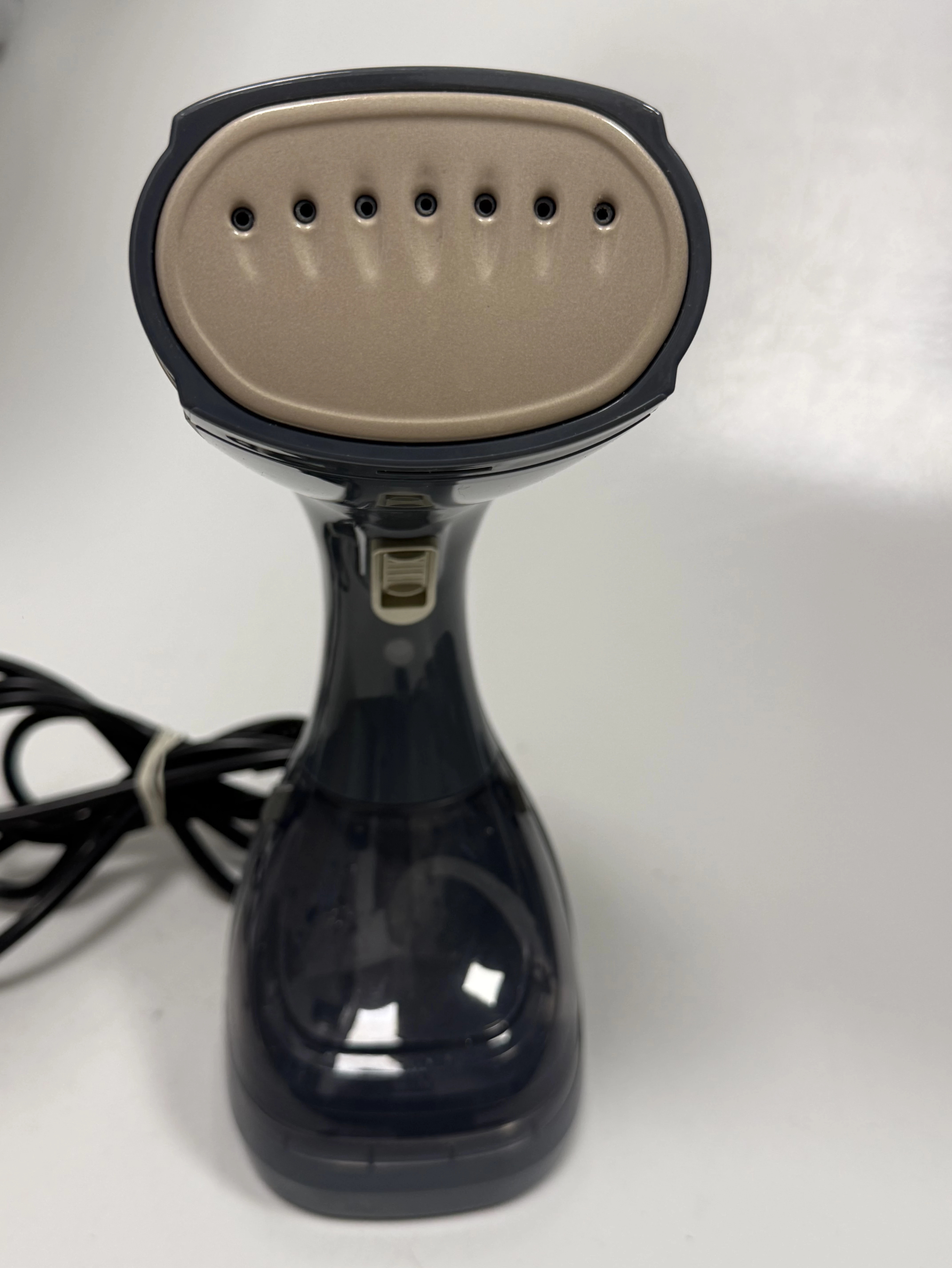 parownica-beldray-handheld-garment-steamer-kolor-dominujacy-129357-3