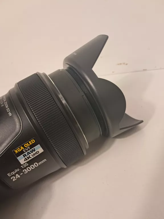 nikon-coolpix-p1000-przekatna-ekranu-320