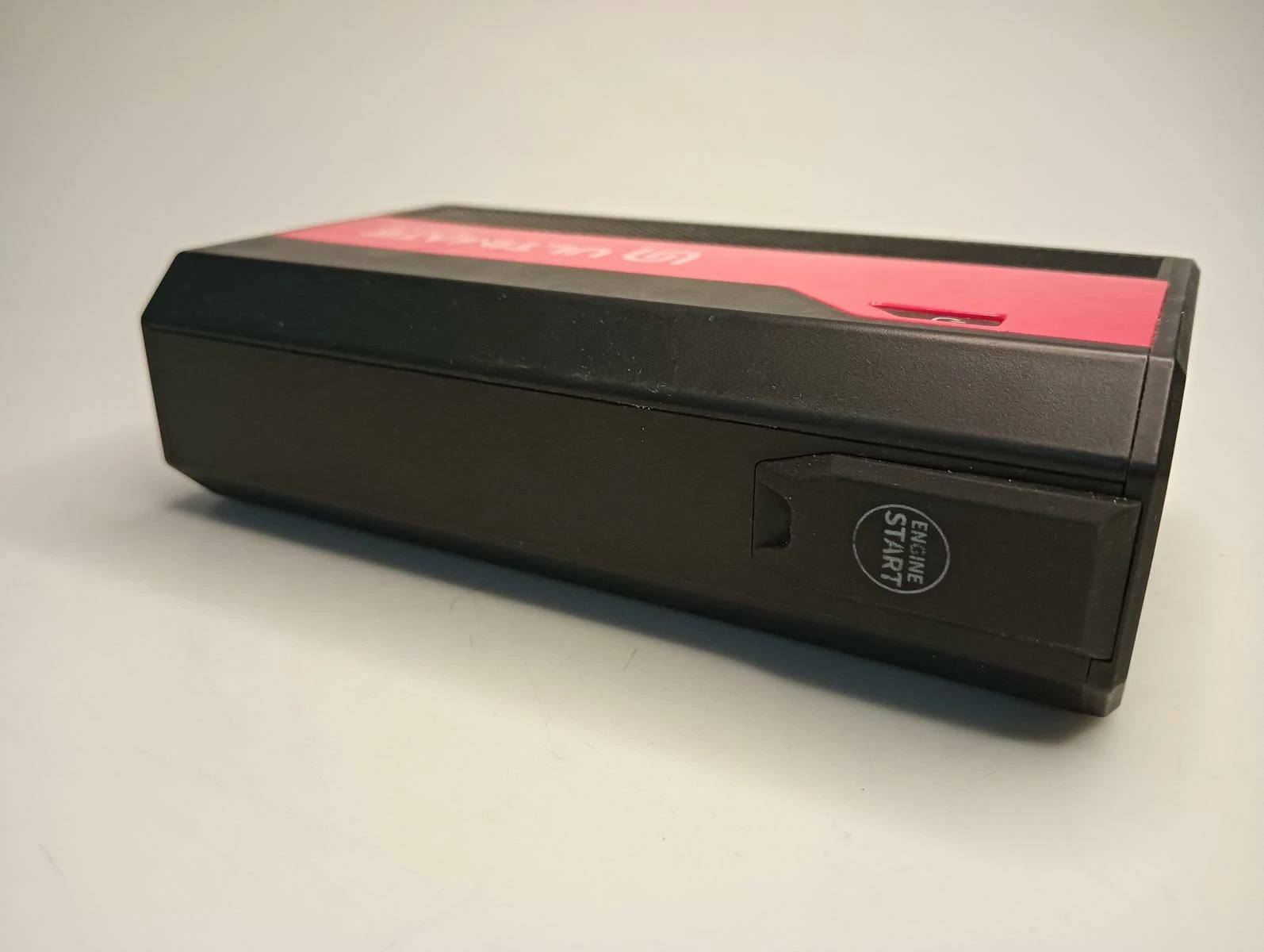 powerbank-z-prostownikiem-ultimate-speed-natezenie-maksymalne-100