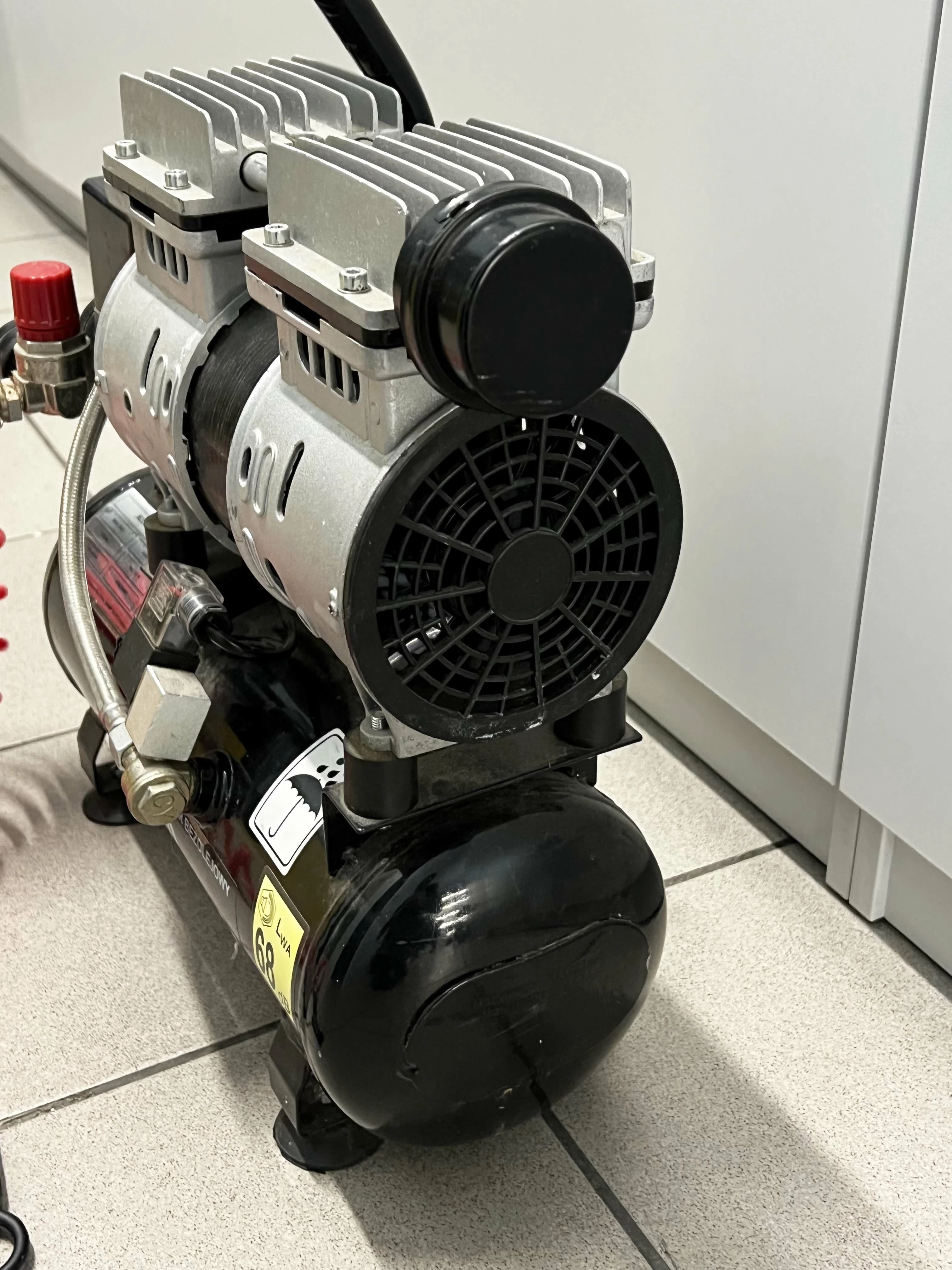 kompresor-bezolejowy-magnum-jws-9550-wydajnosc-efektywna-11000