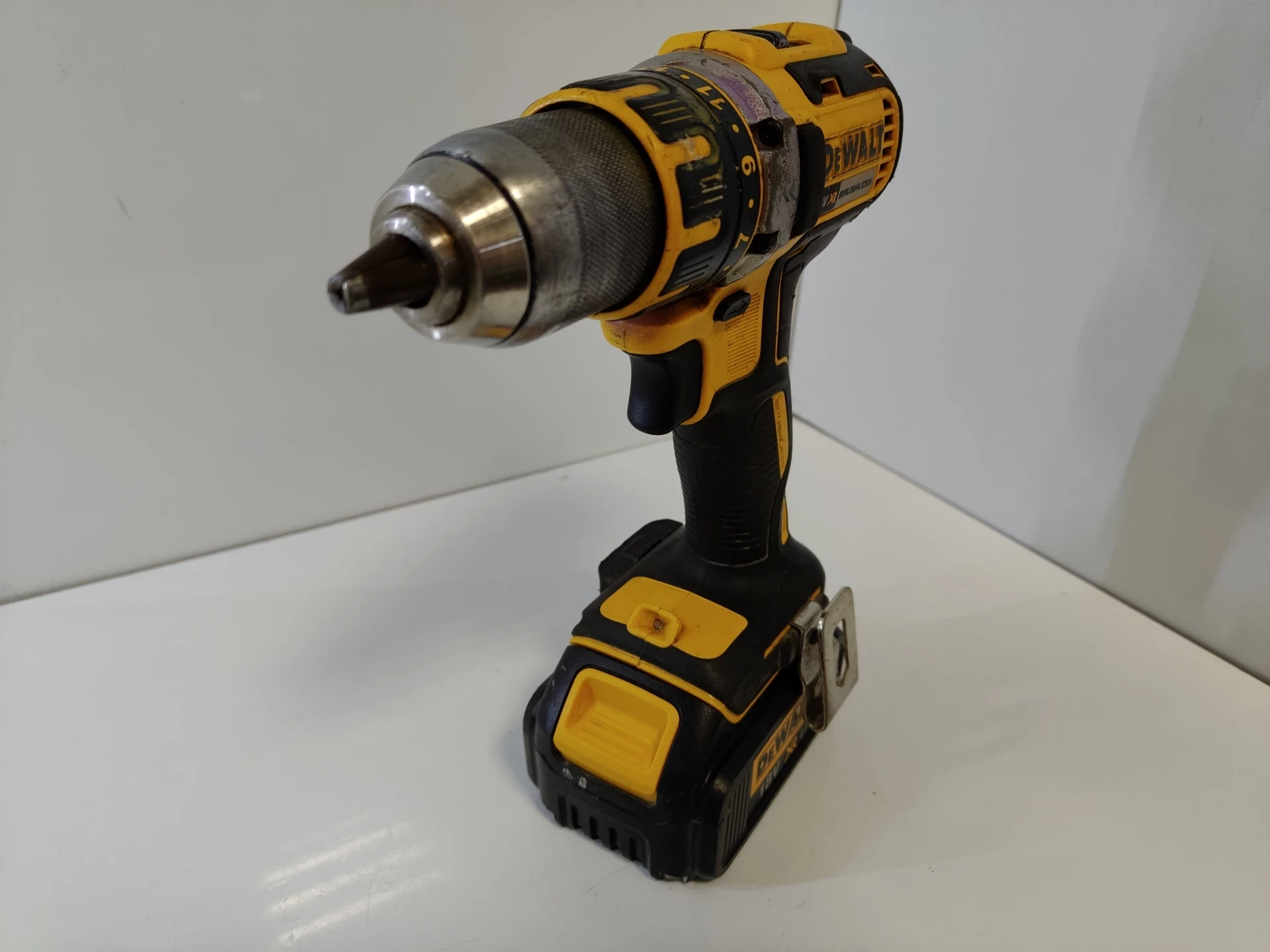 wkretarka-dewalt-dcd790-aku-40ah-18v-rodzaj-silnika-204657-221325