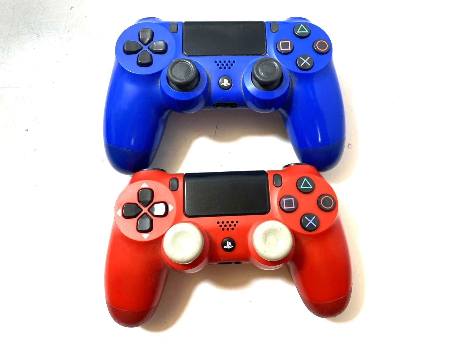 konsola-ps4-slim-2-pady-okablowanie-ean-gtin-711719407577