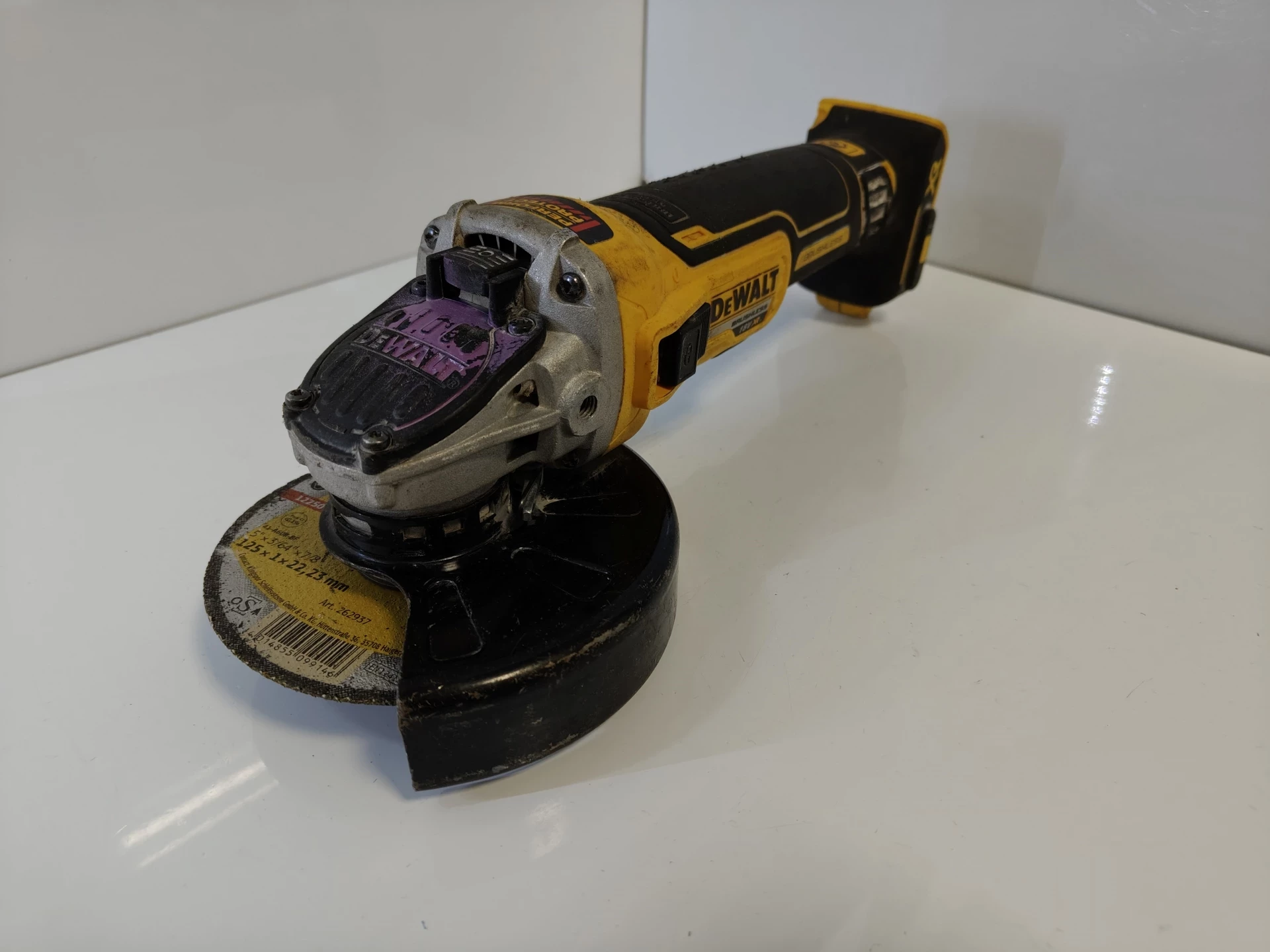 szlifierka-katowa-dewalt-dcg405-akumulatorowa-18v-kod-producenta-dcg405n