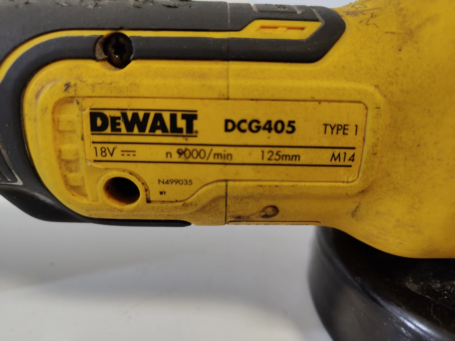 szlifierka-katowa-dewalt-dcg405-akumulatorowa-18v-ean-gtin-5905236193524