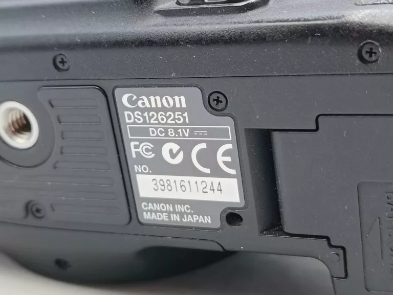 aparat-body-canon-eos-7d-model-canon-eos-7d