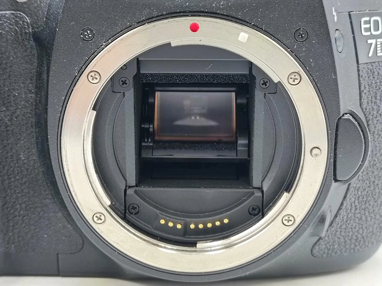 aparat-body-canon-eos-7d-model-zalaczonego-obiektywu-sigma-28-105-128-4