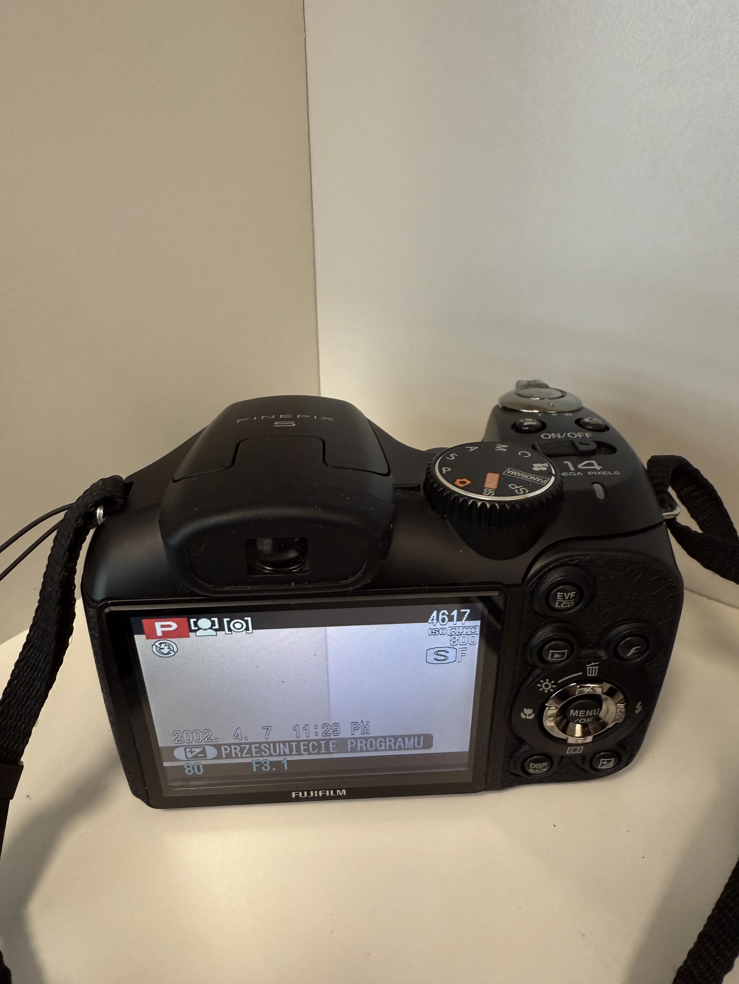 aparat-fujifilm-finepix-s2980-zoom-optyczny-1800