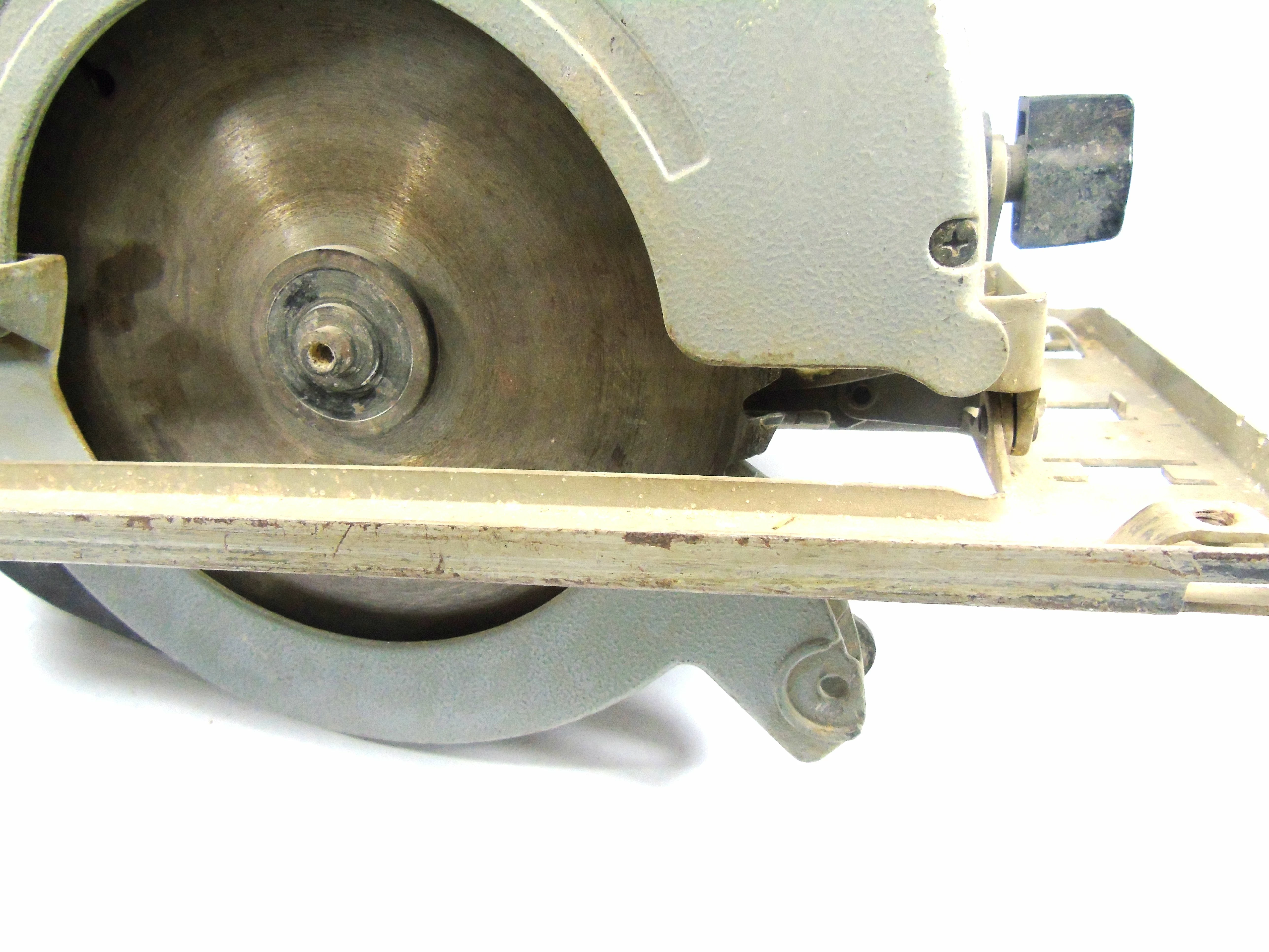 pilarka-tarczowa-makita-5703r-srednica-otworu-pily-19000